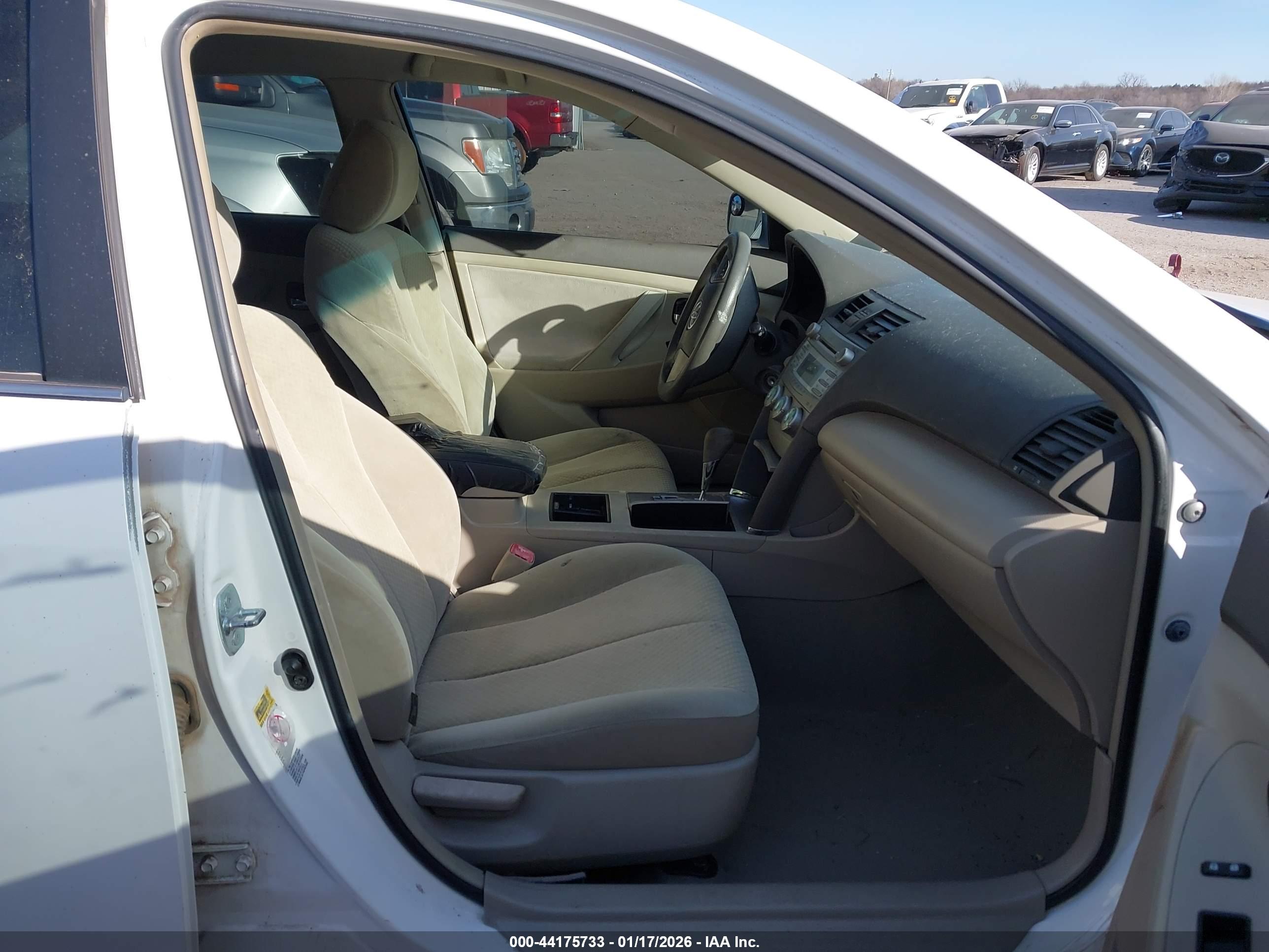 TOYOTA CAMRY image 5