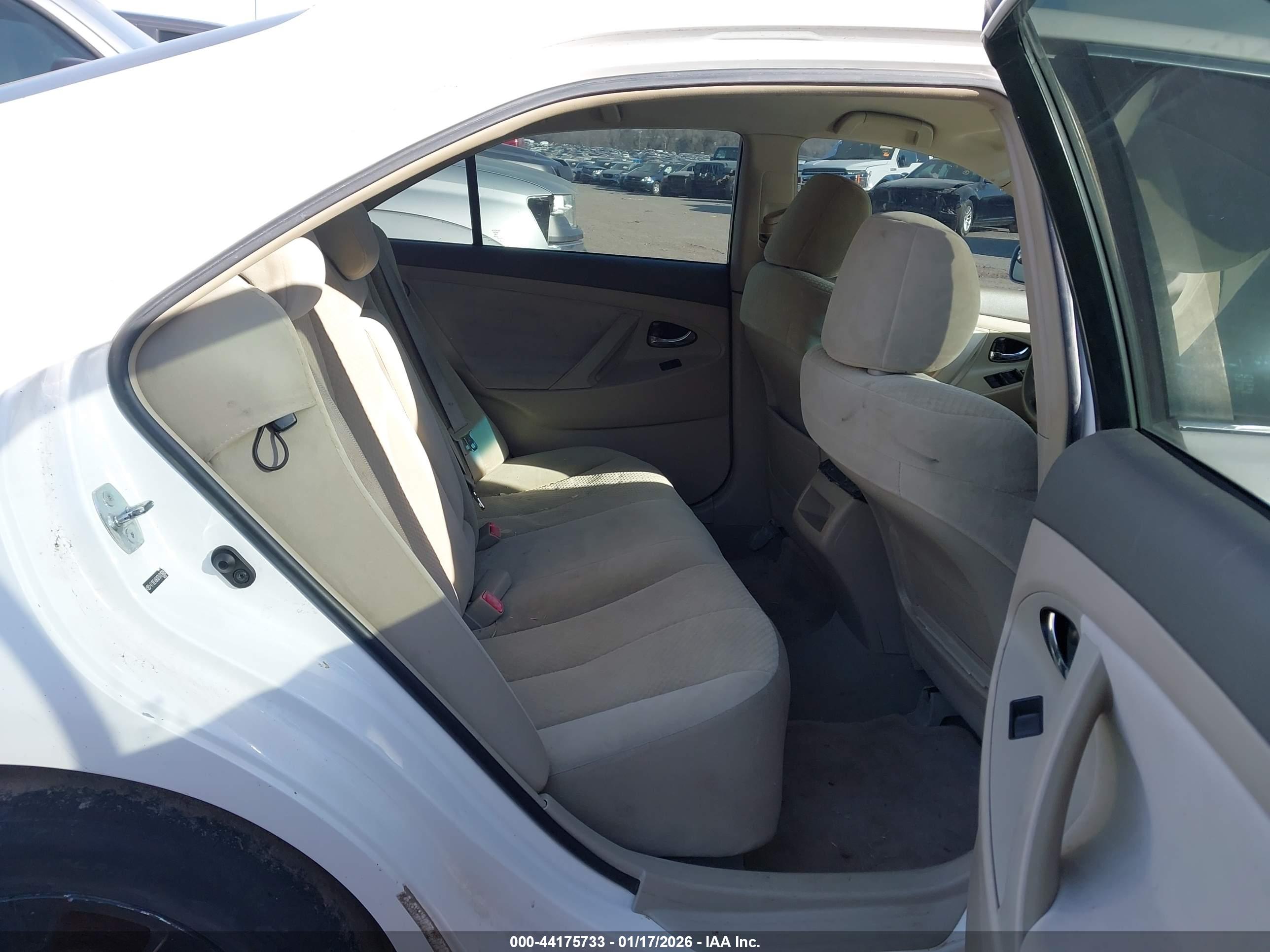 TOYOTA CAMRY image 8