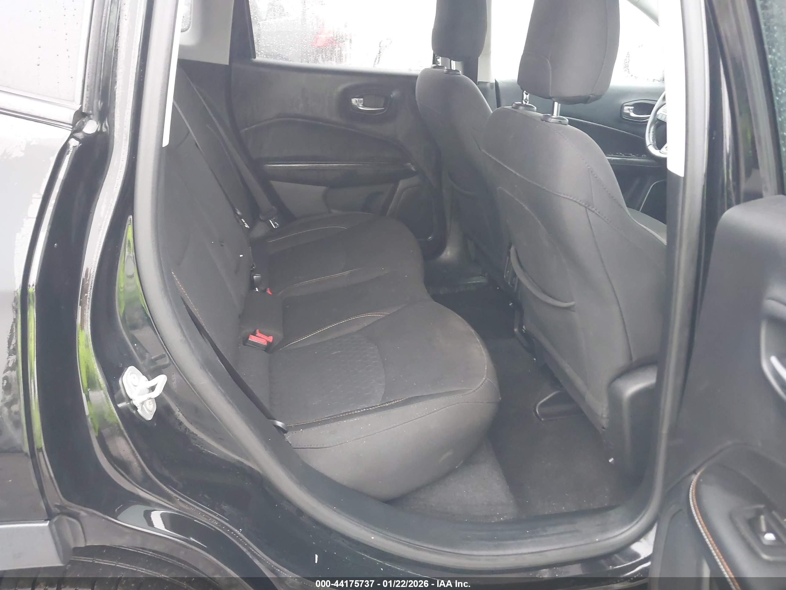 JEEP COMPASS image 8