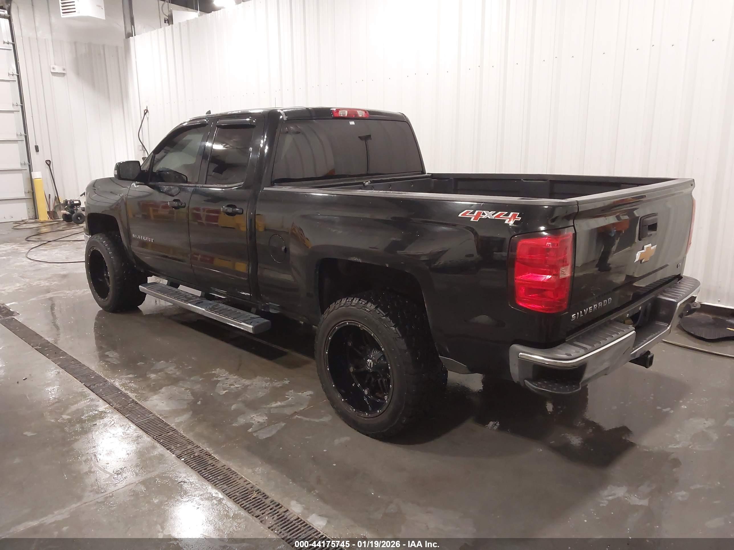 CHEVROLET SILVERADO image 3