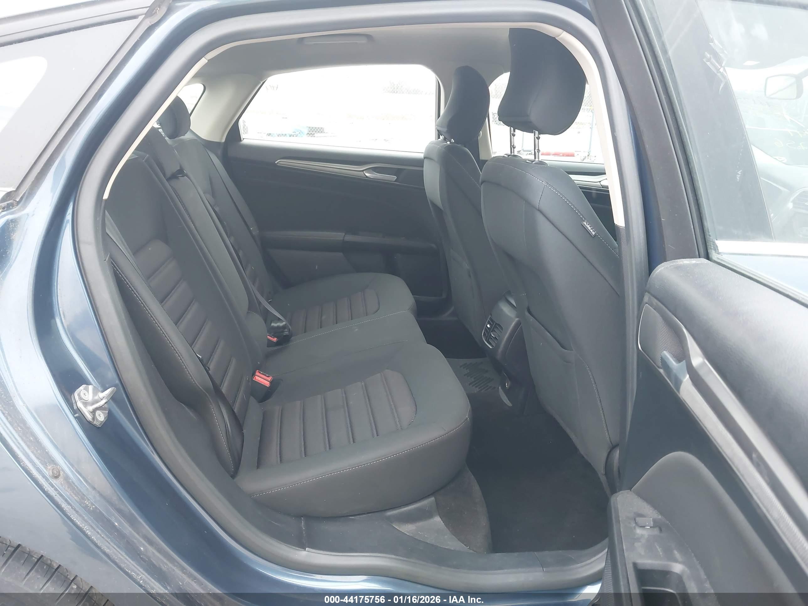 FORD FUSION image 8