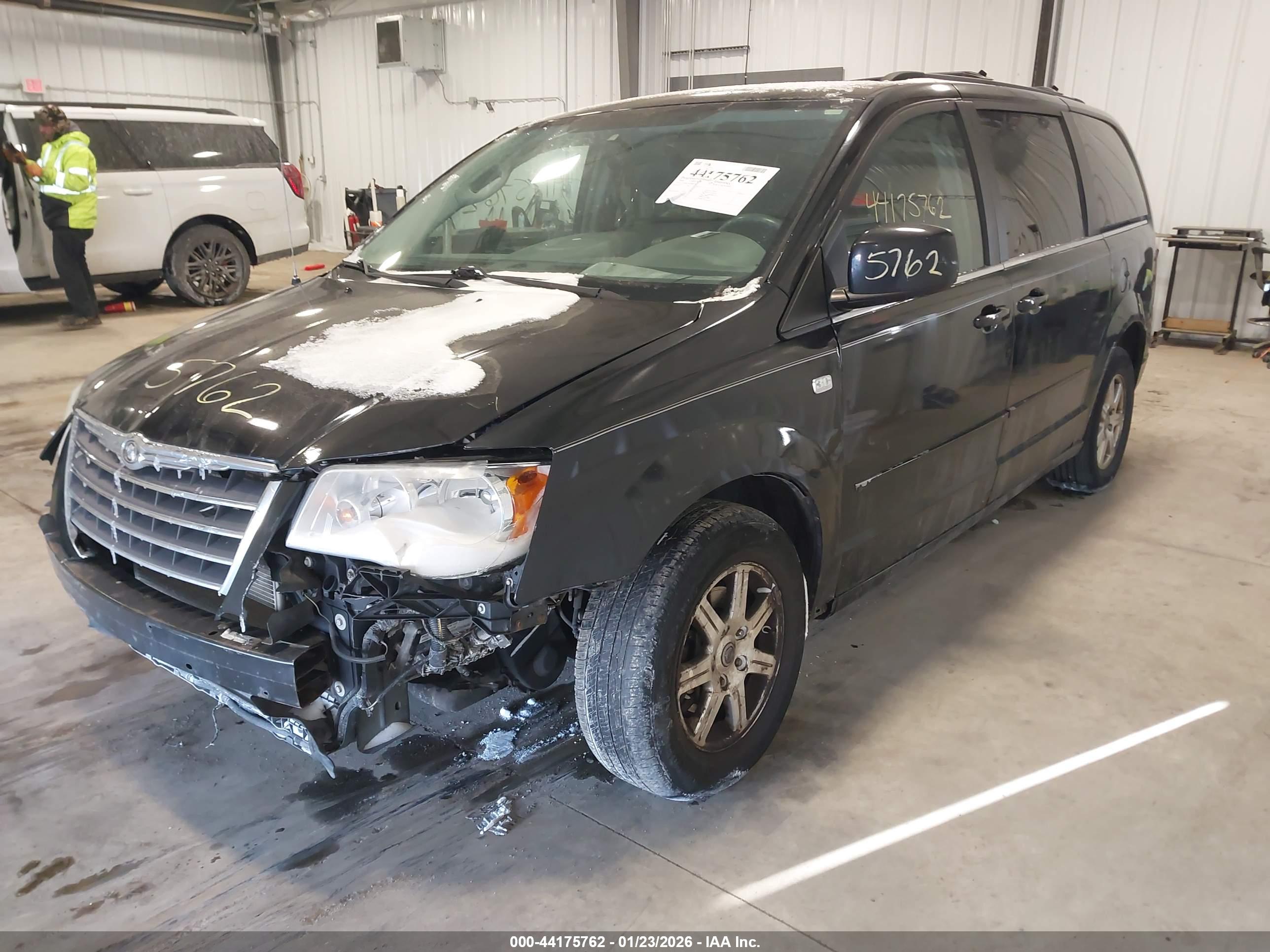 CHRYSLER TOWN image 2