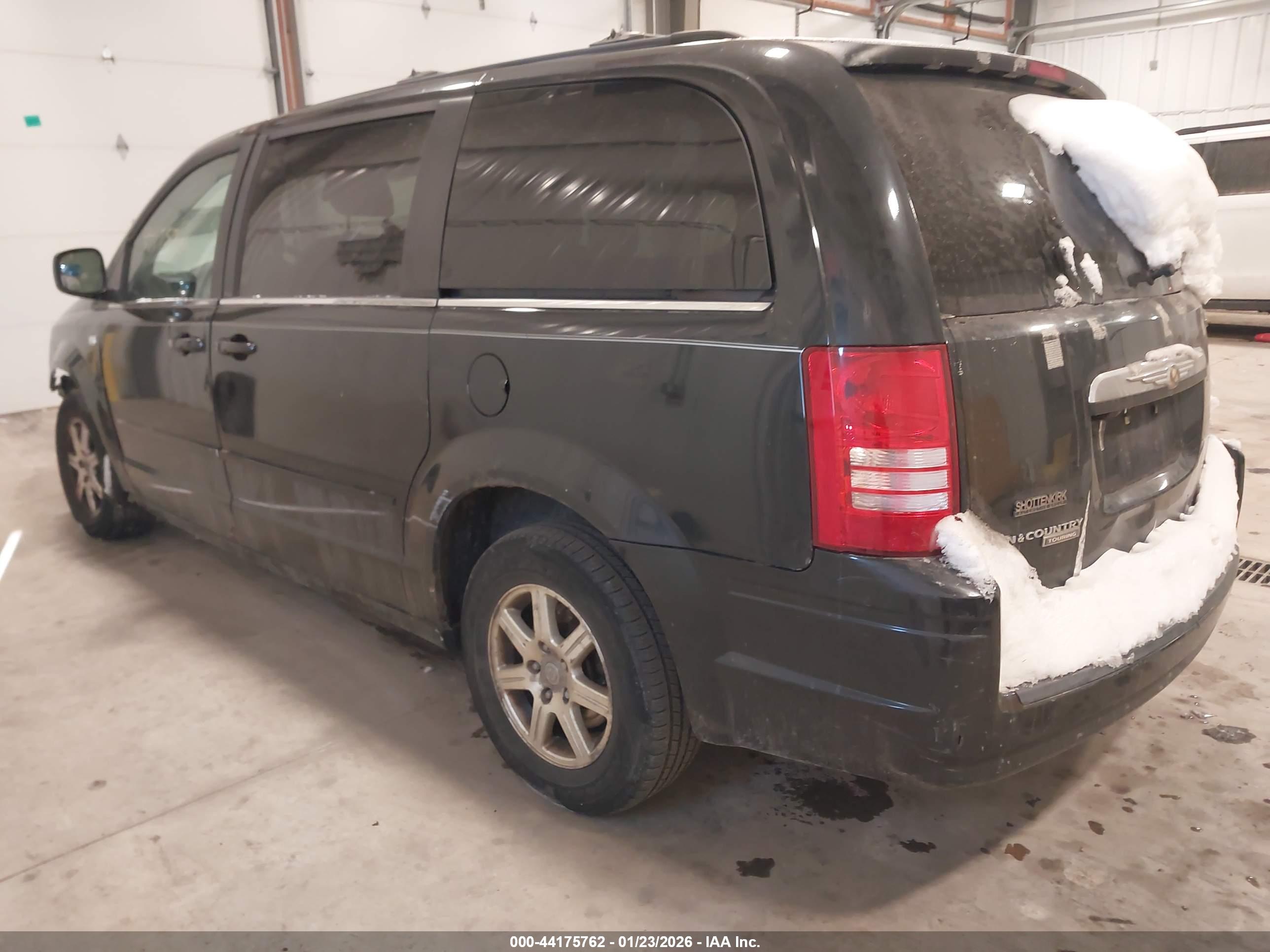 CHRYSLER TOWN image 3