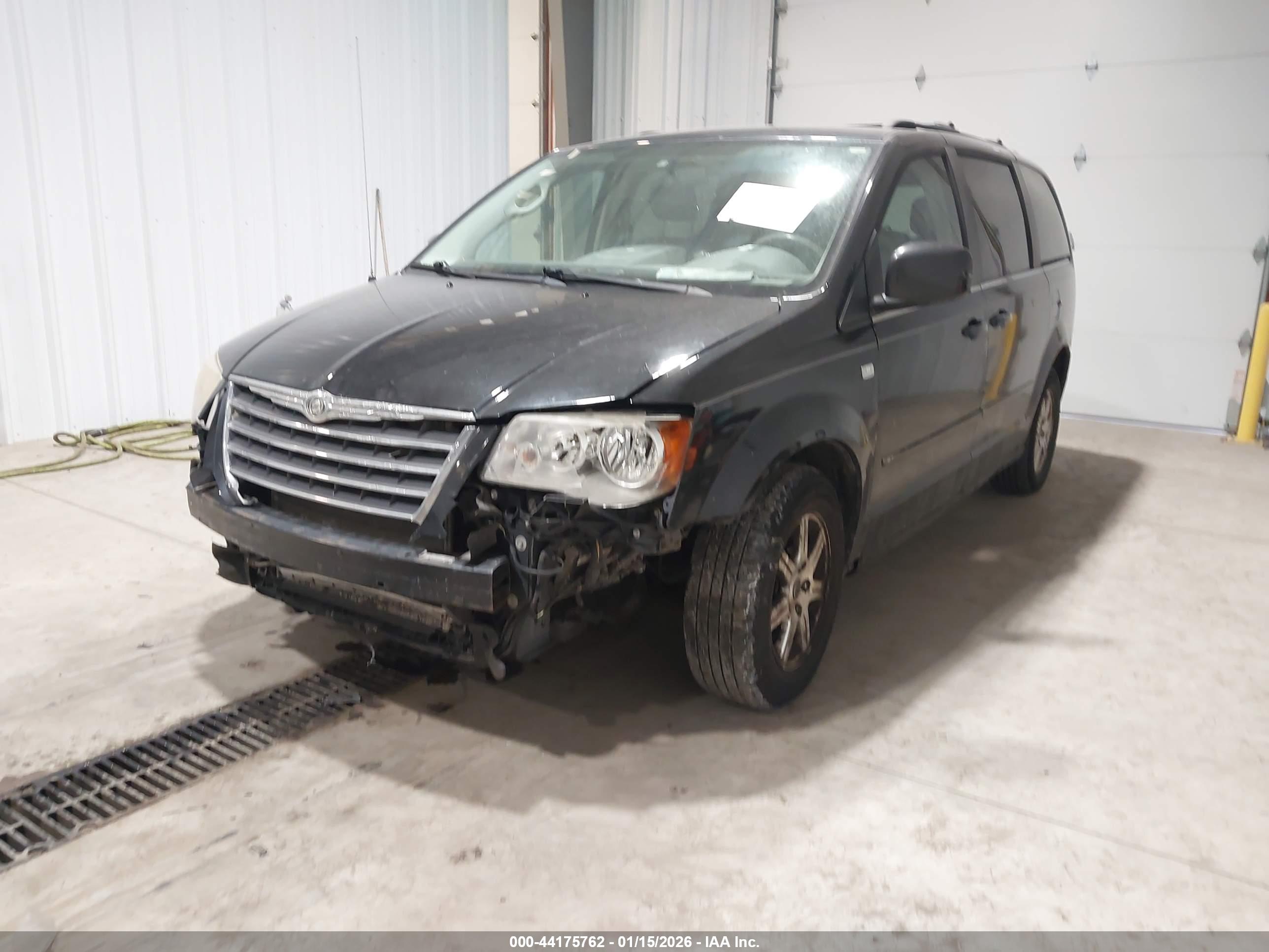 CHRYSLER TOWN image 6