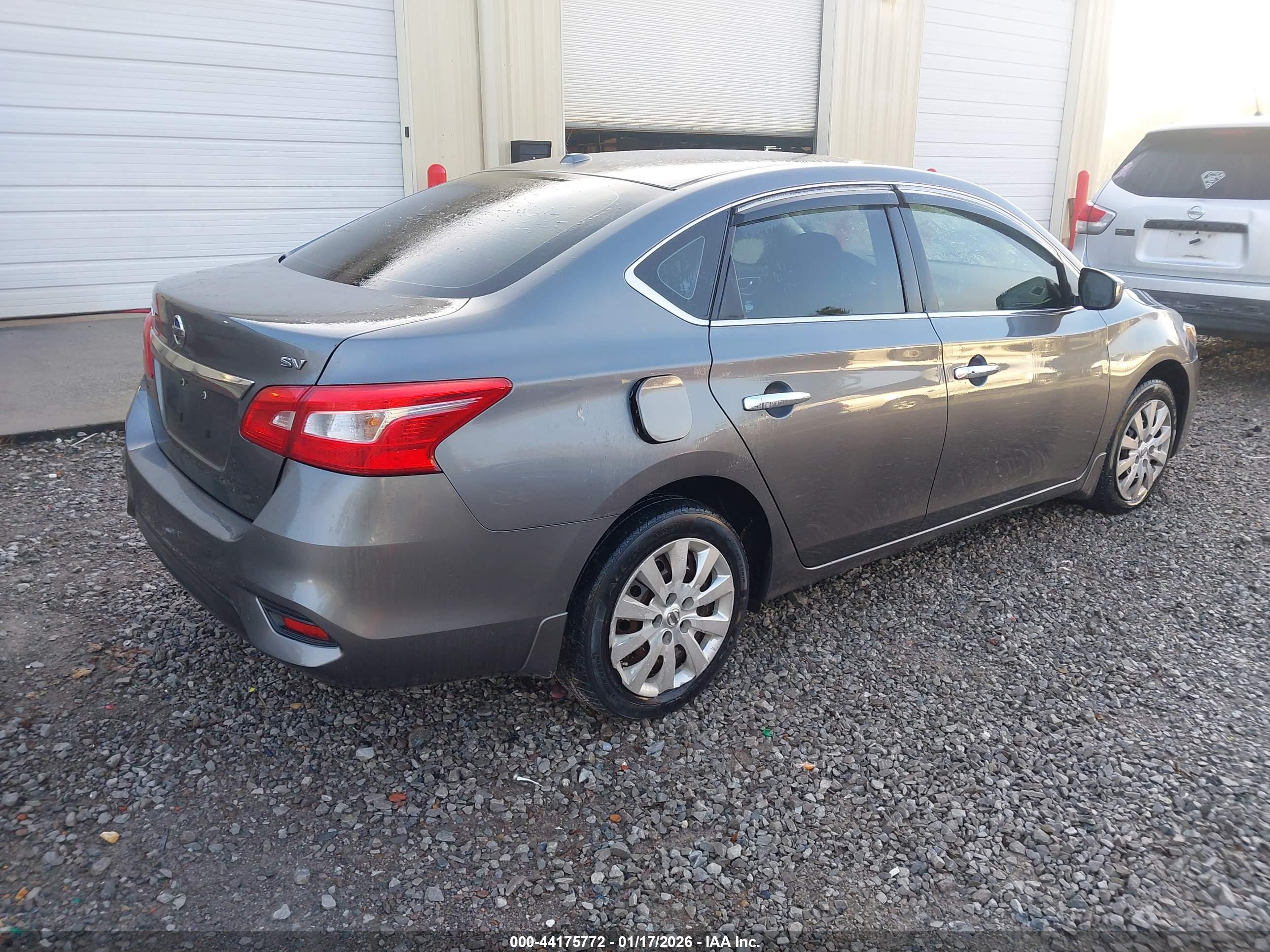 NISSAN SENTRA image 4