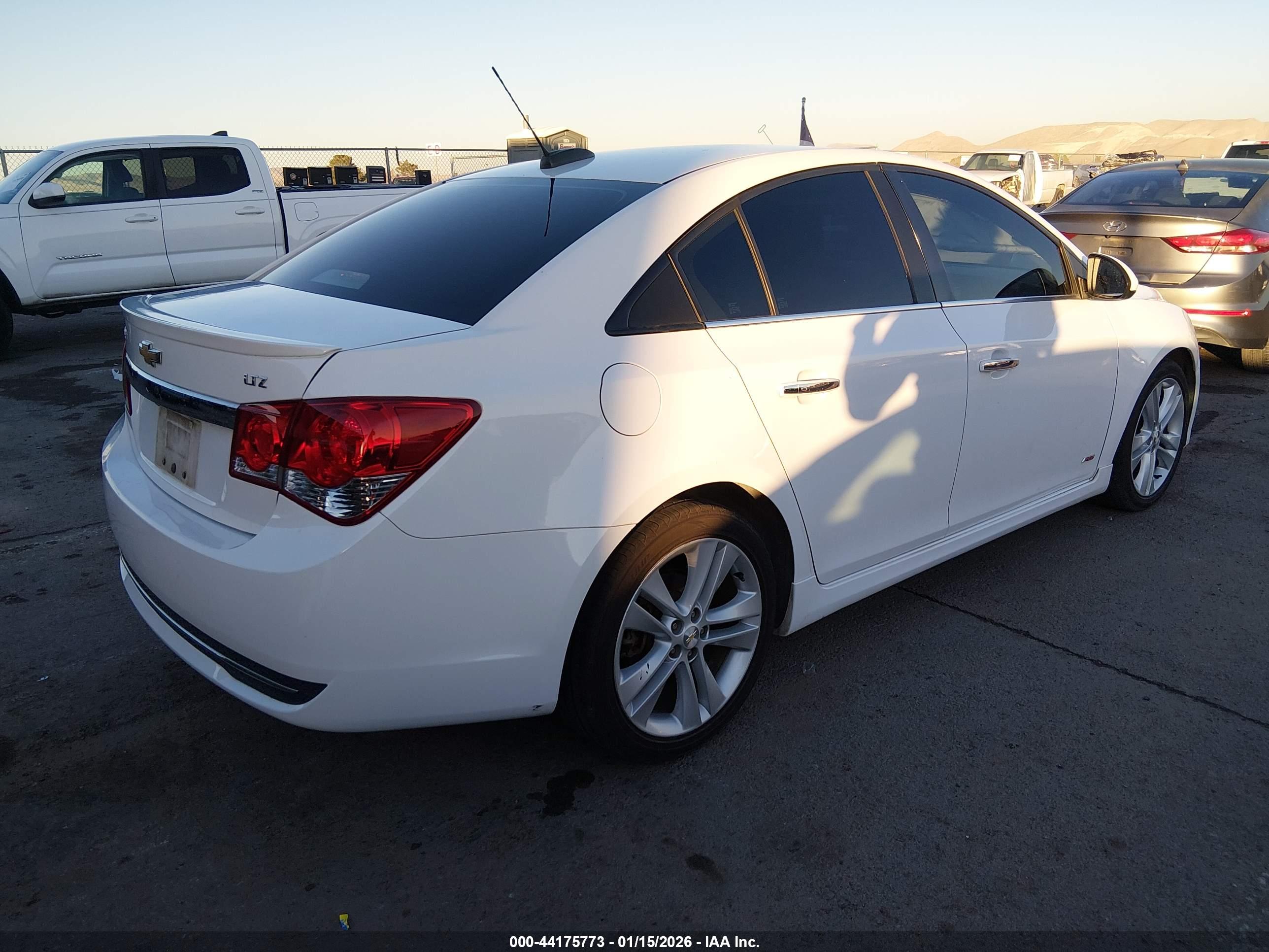 CHEVROLET CRUZE image 4