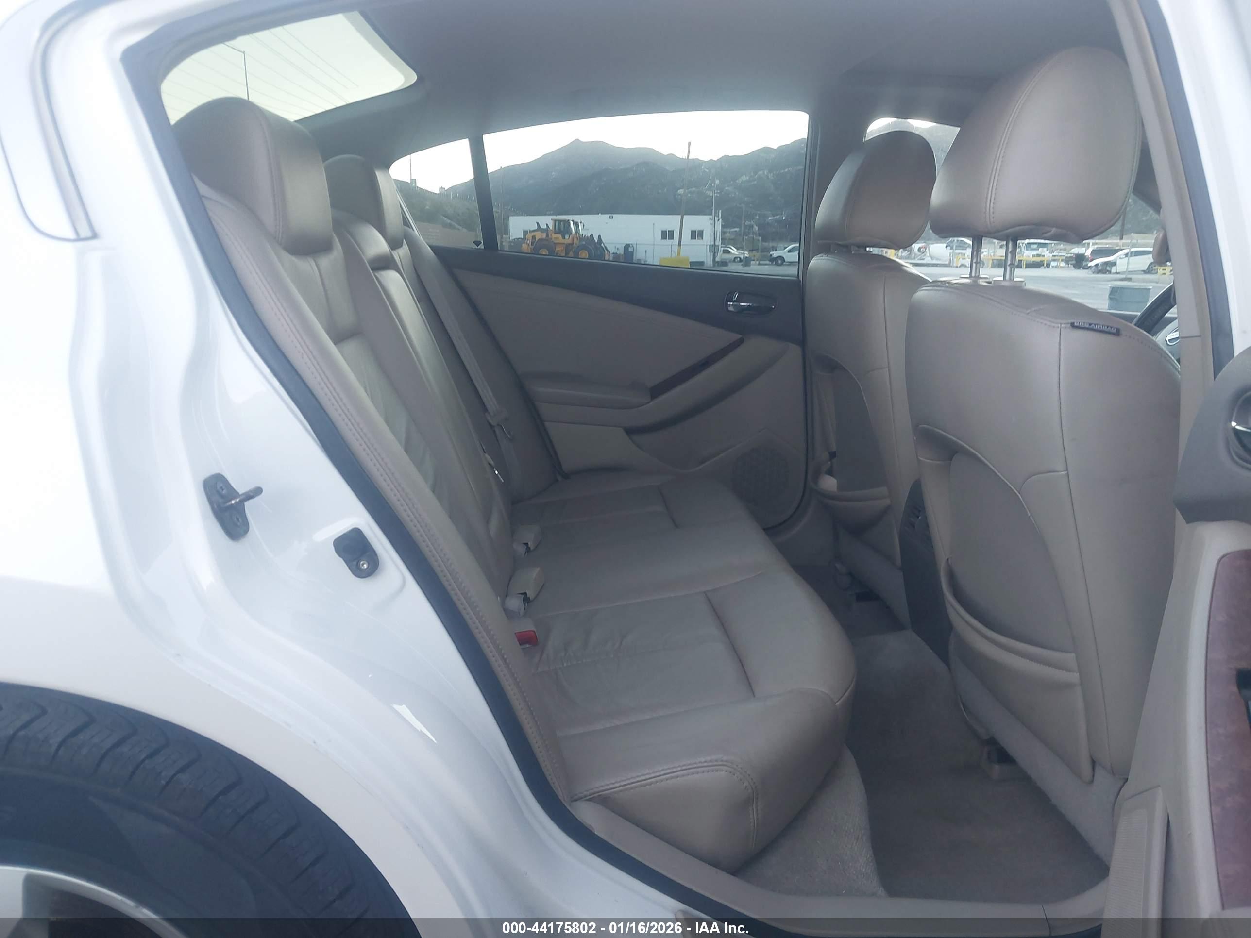 NISSAN ALTIMA image 8