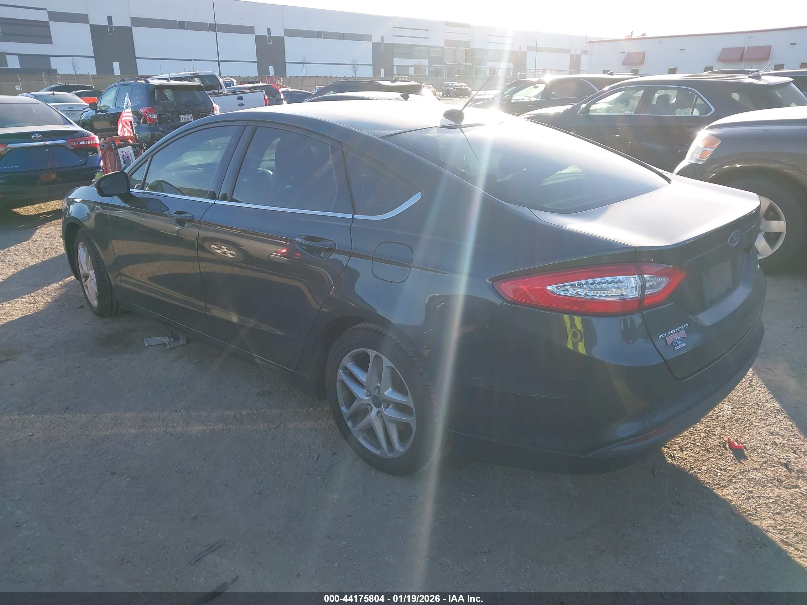 FORD FUSION image 3