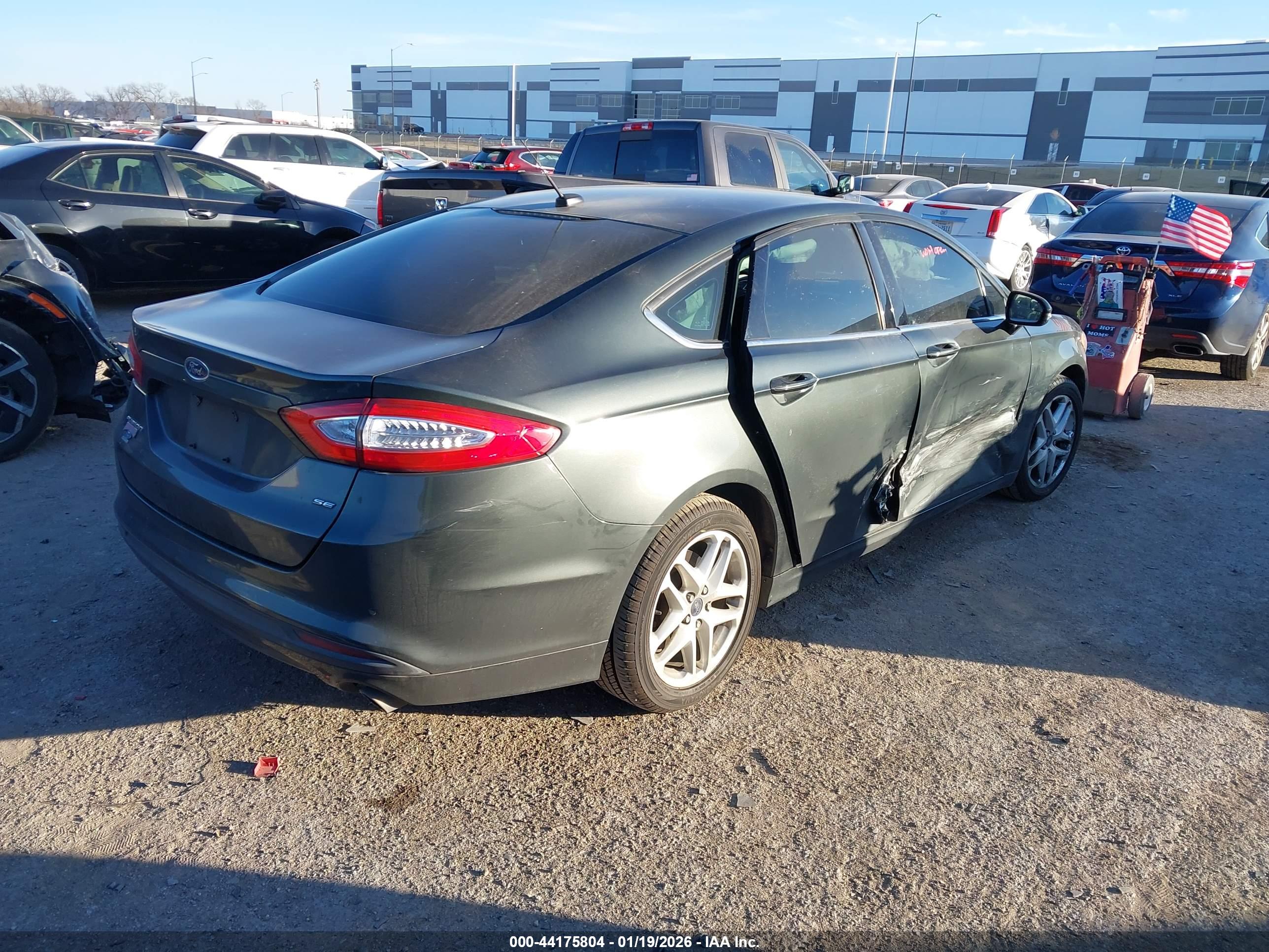 FORD FUSION image 4