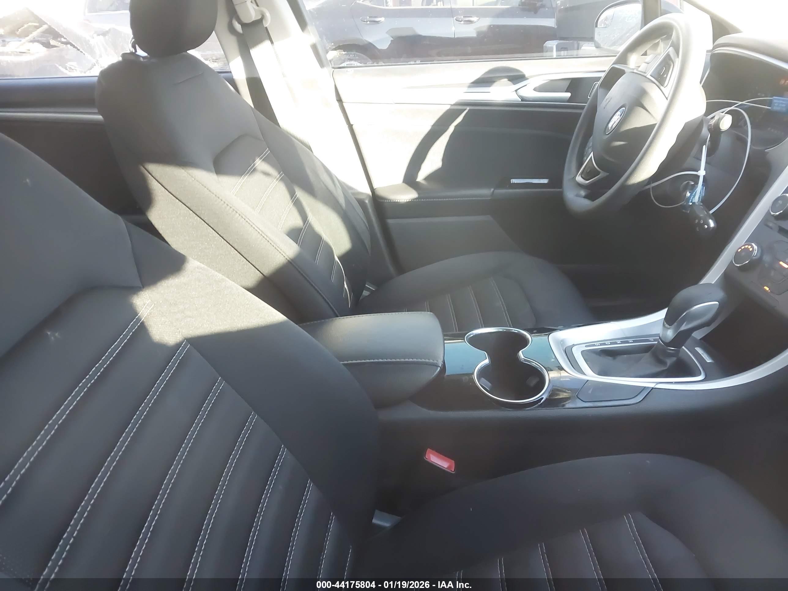 FORD FUSION image 5