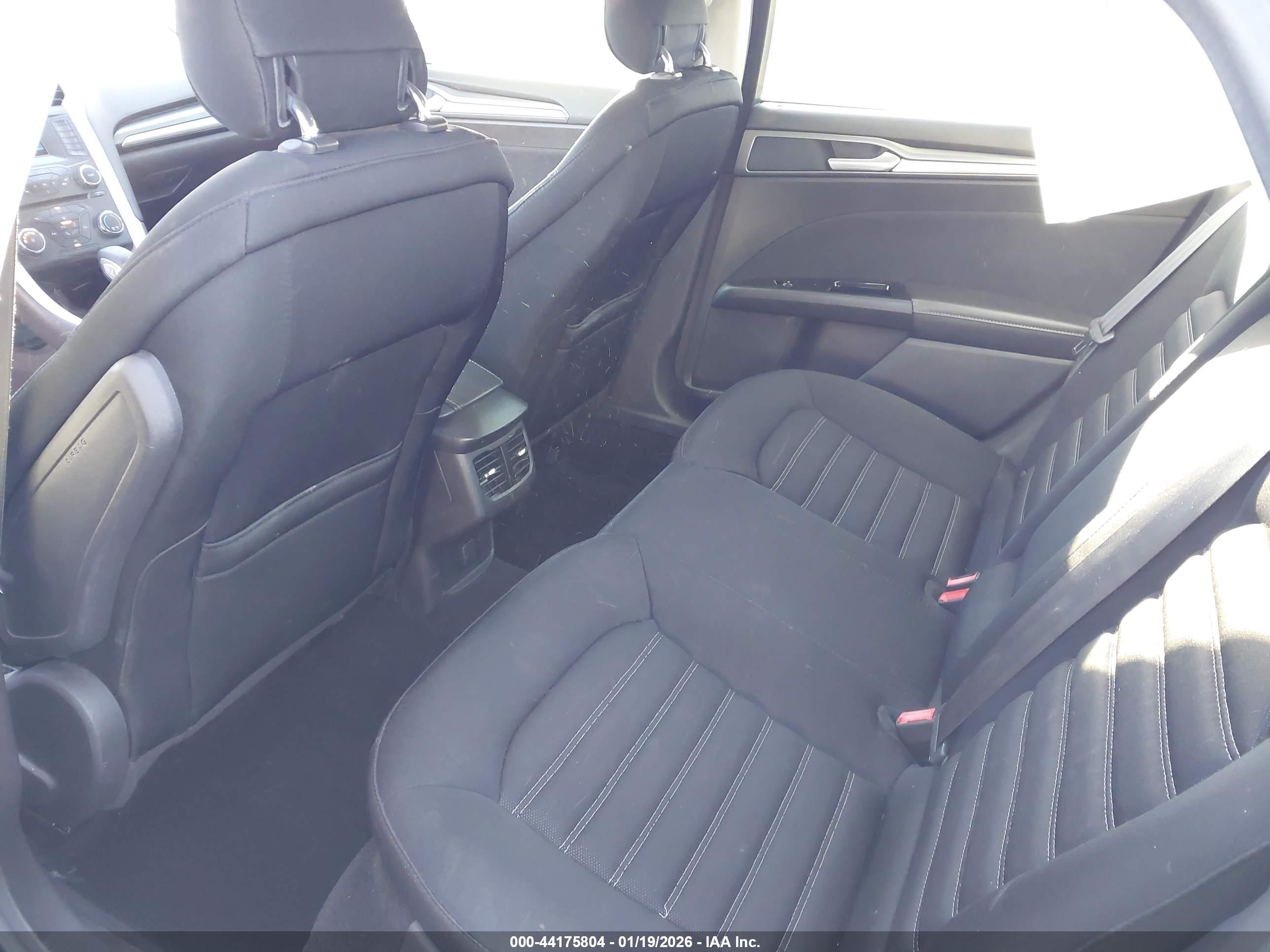 FORD FUSION image 8
