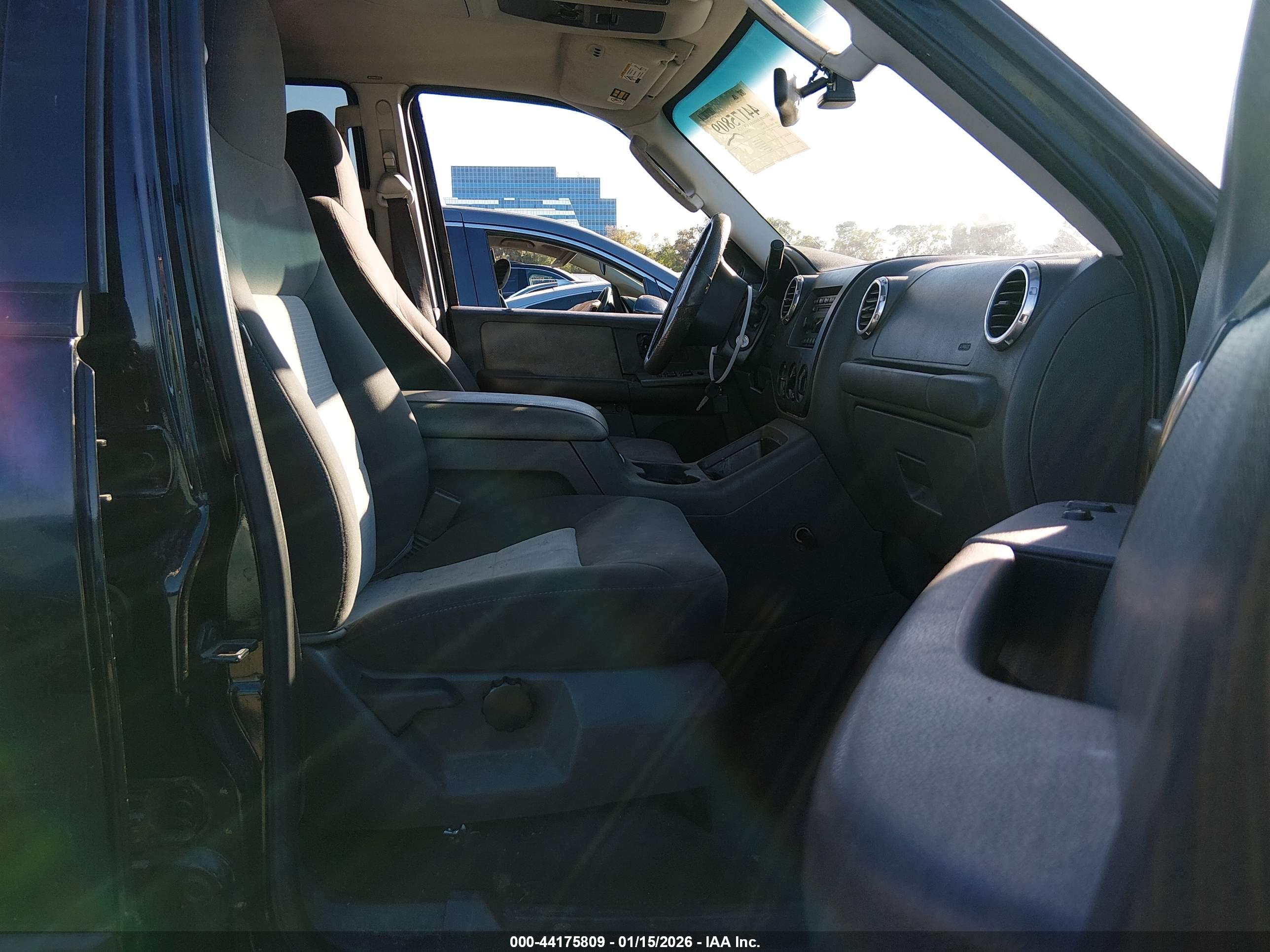 FORD EXPEDITION image 5