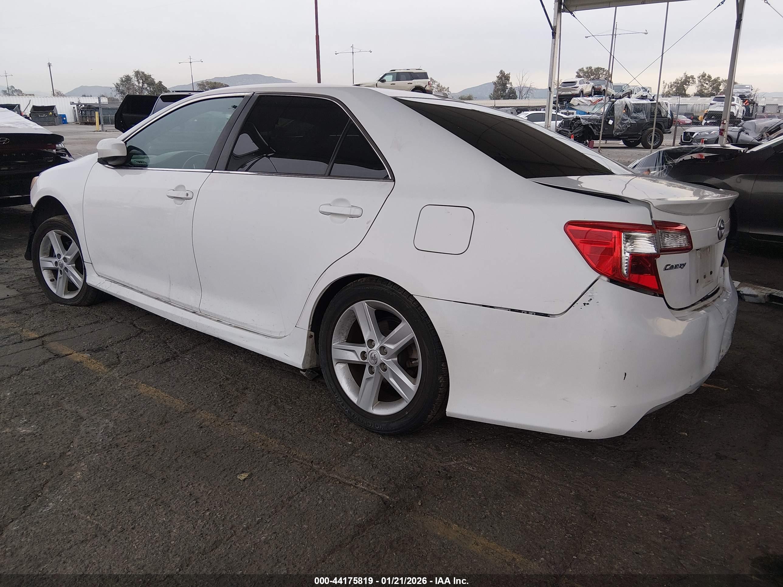 TOYOTA CAMRY image 3