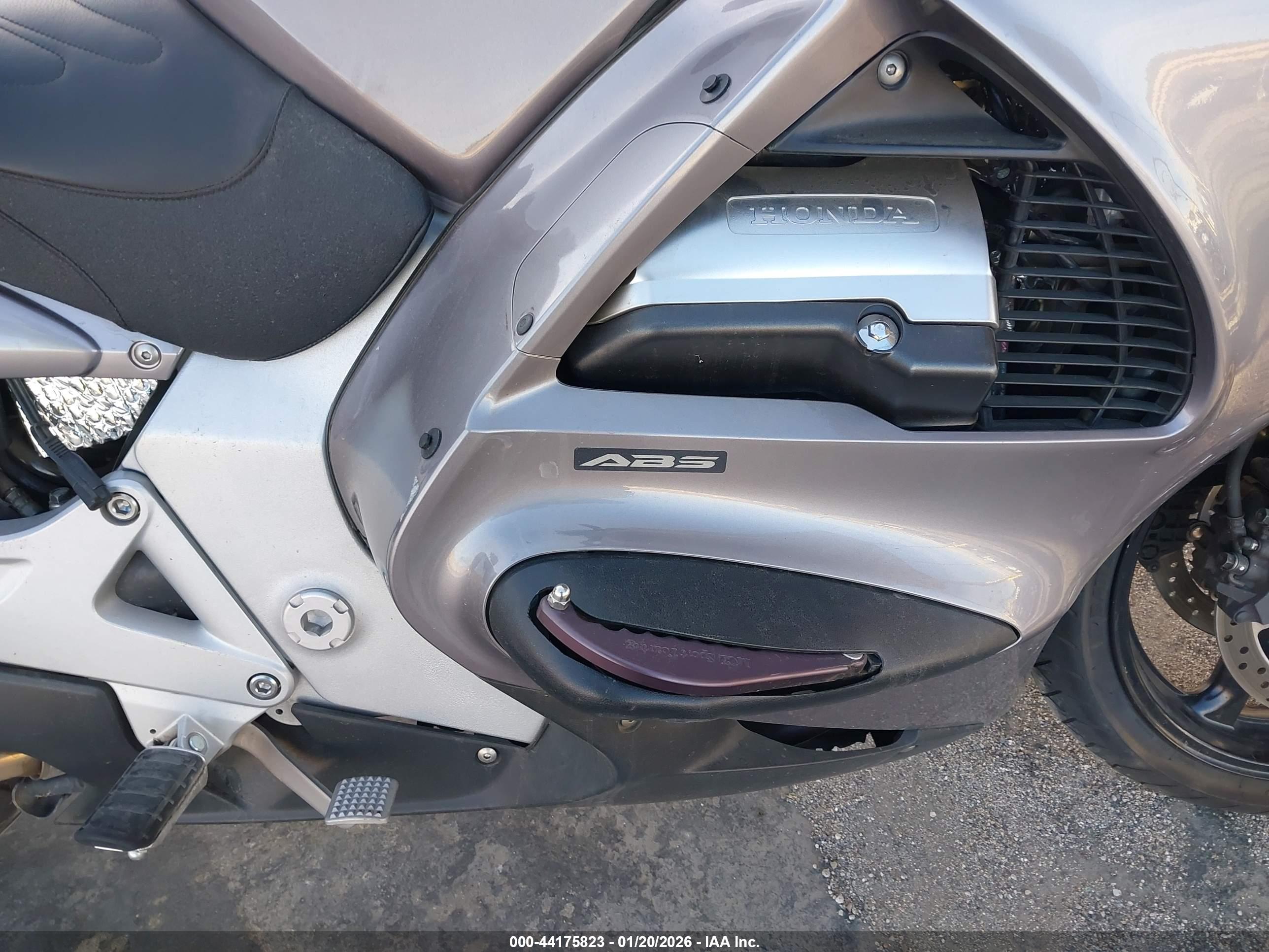 HONDA ST1300 image 8