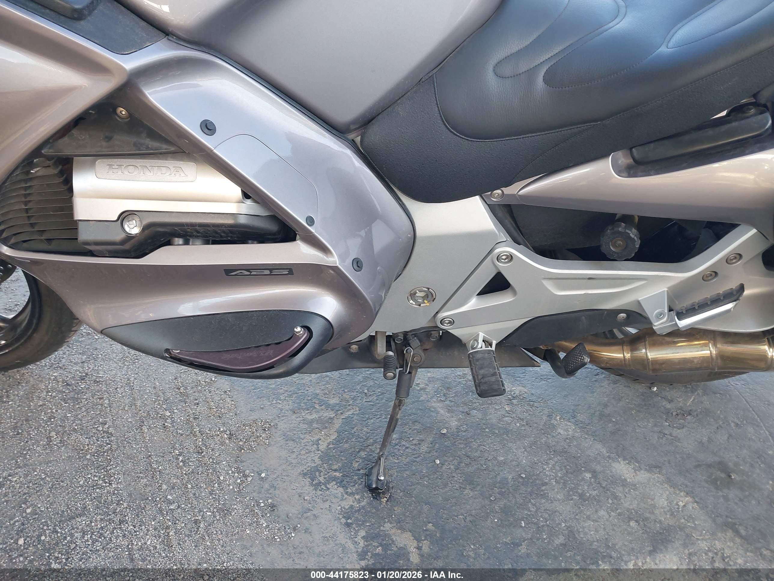 HONDA ST1300 image 9