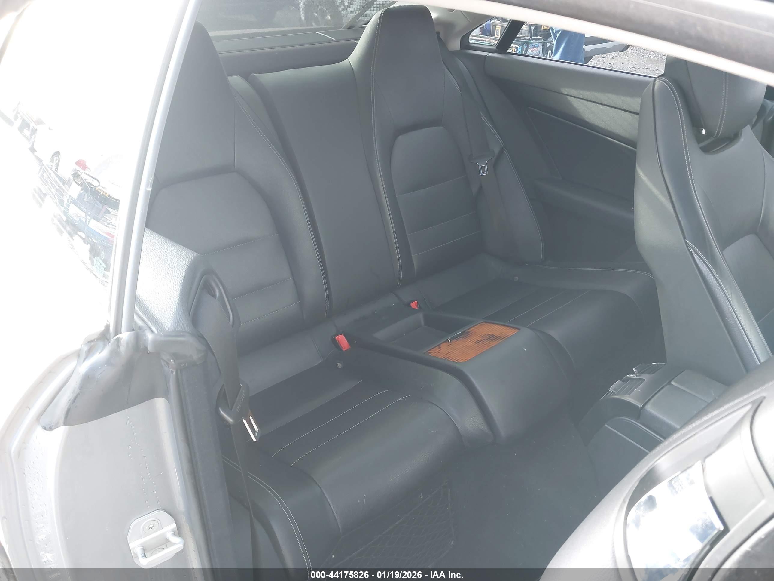 MERCEDES-BENZ E image 8