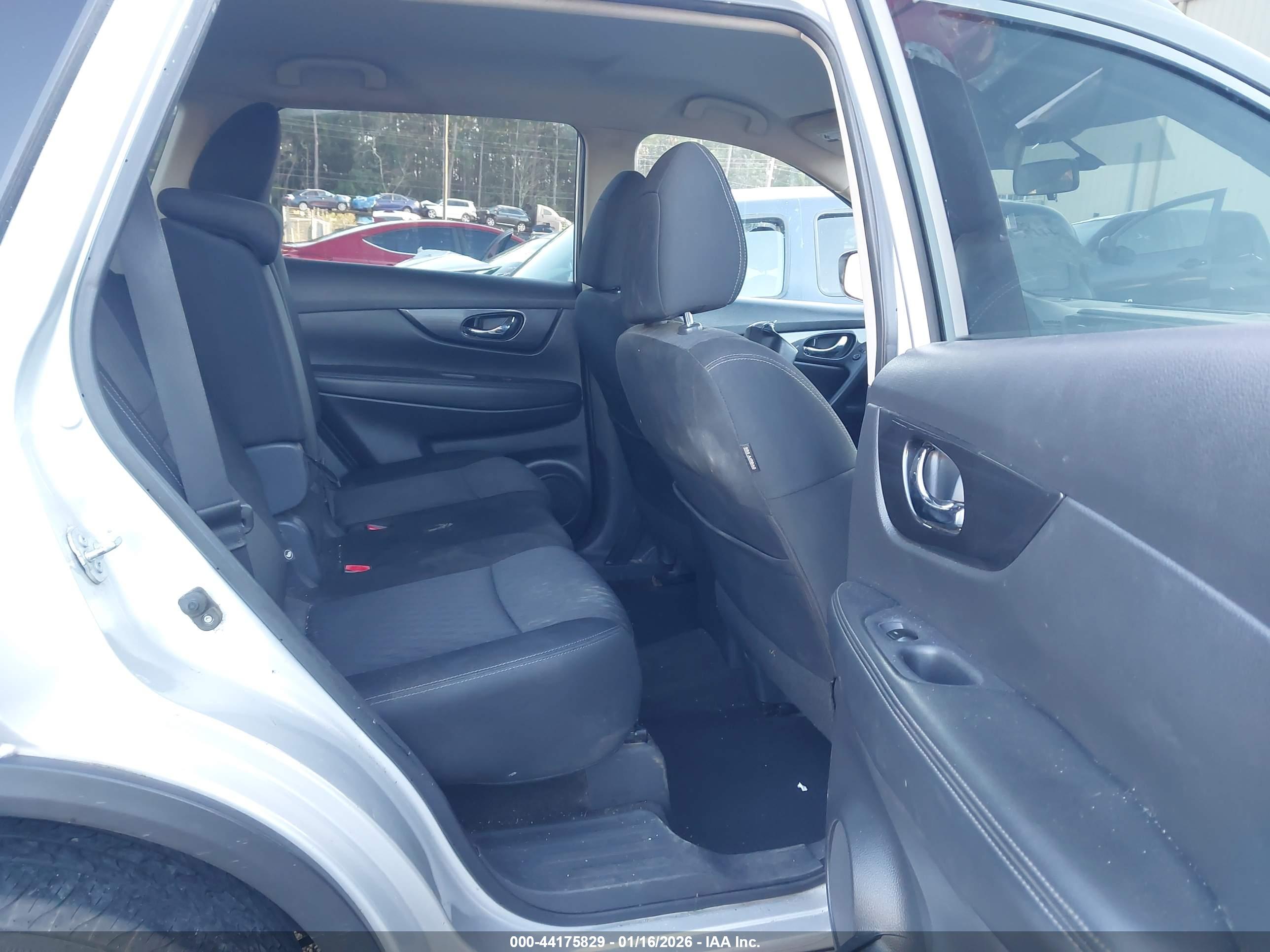 NISSAN ROGUE image 8
