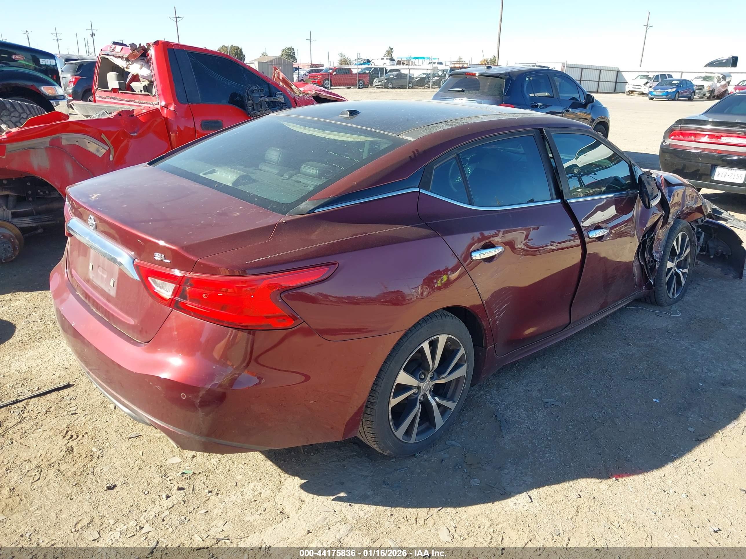 NISSAN MAXIMA image 4