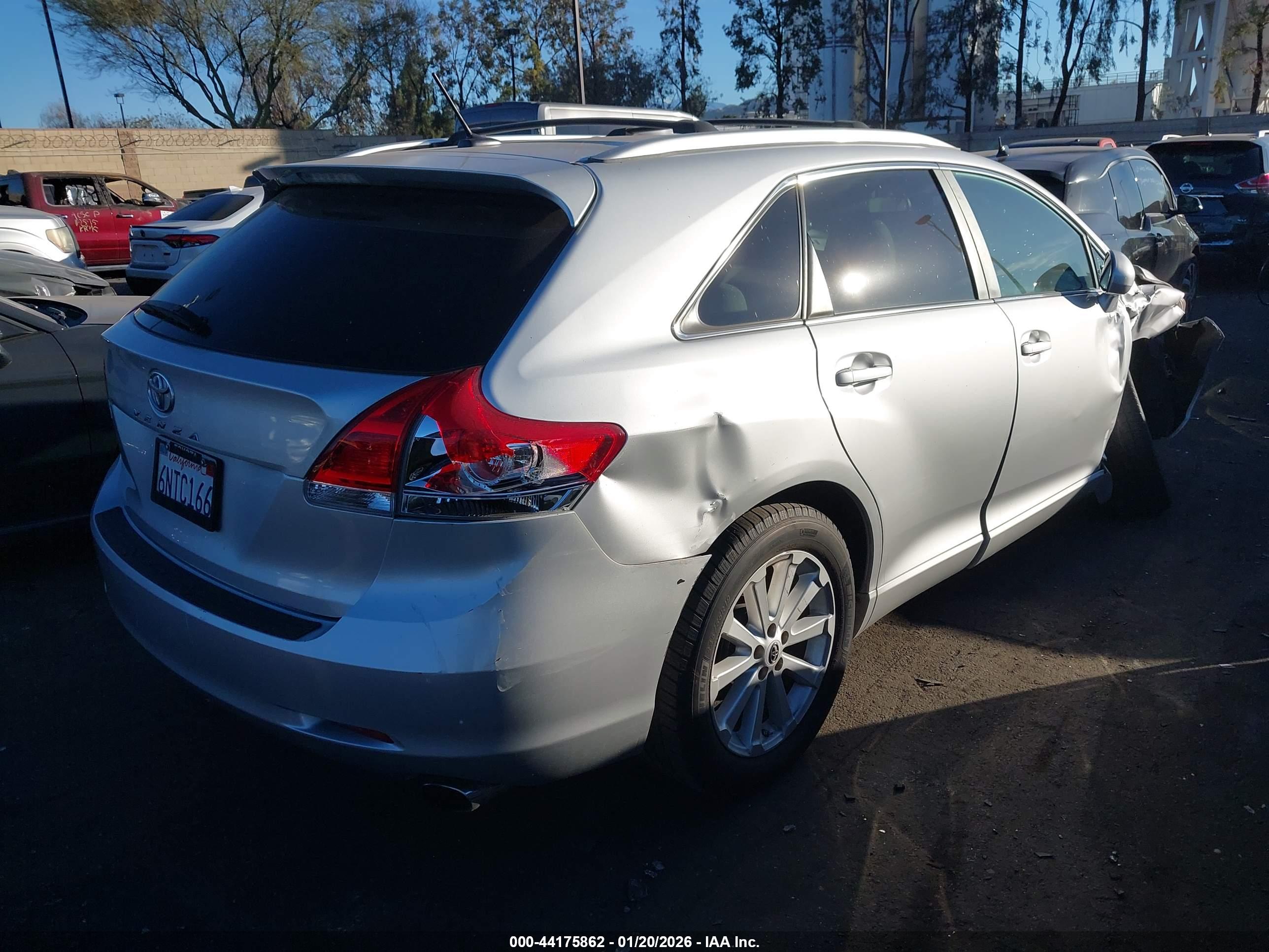TOYOTA VENZA image 4
