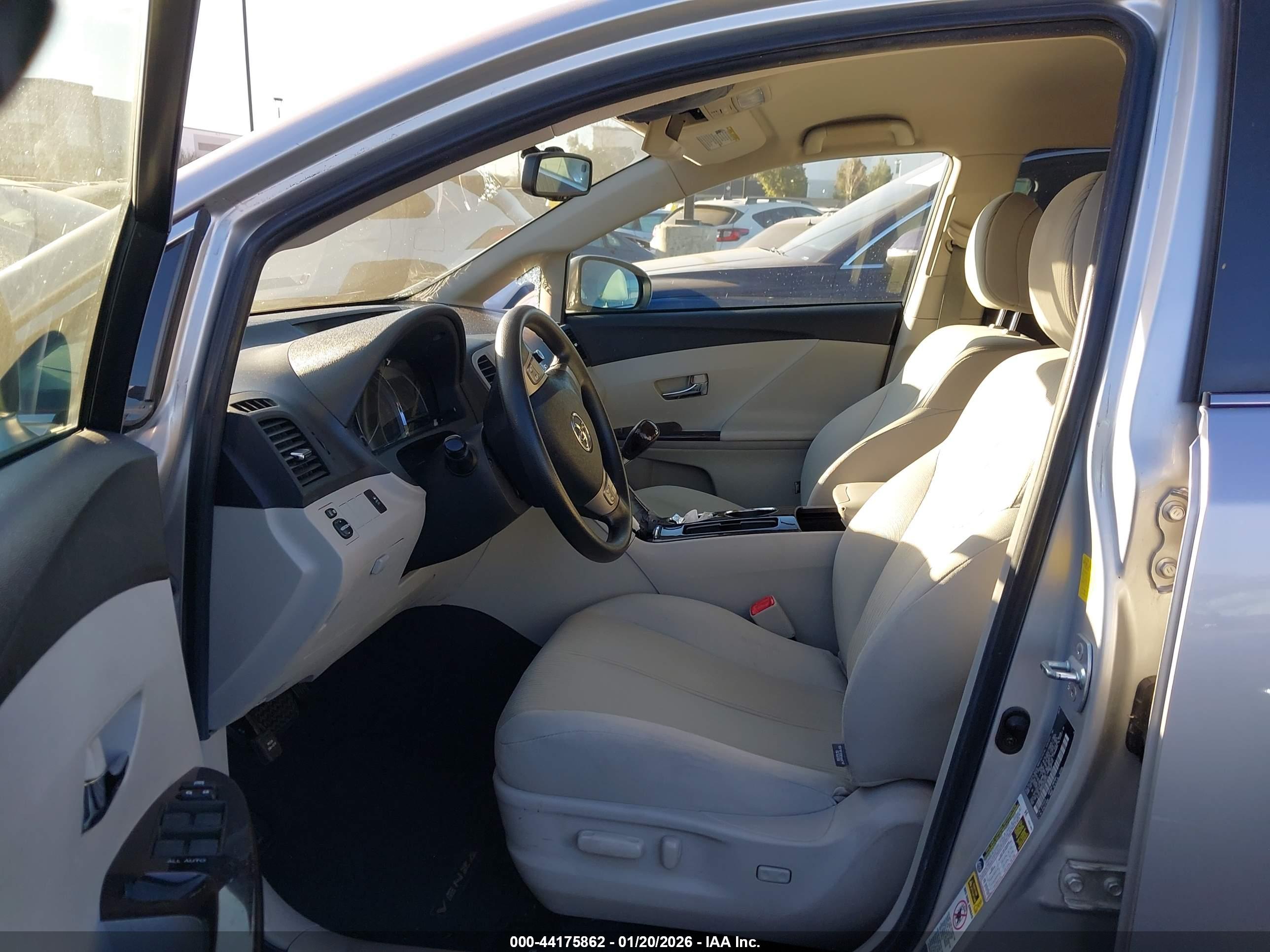 TOYOTA VENZA image 5
