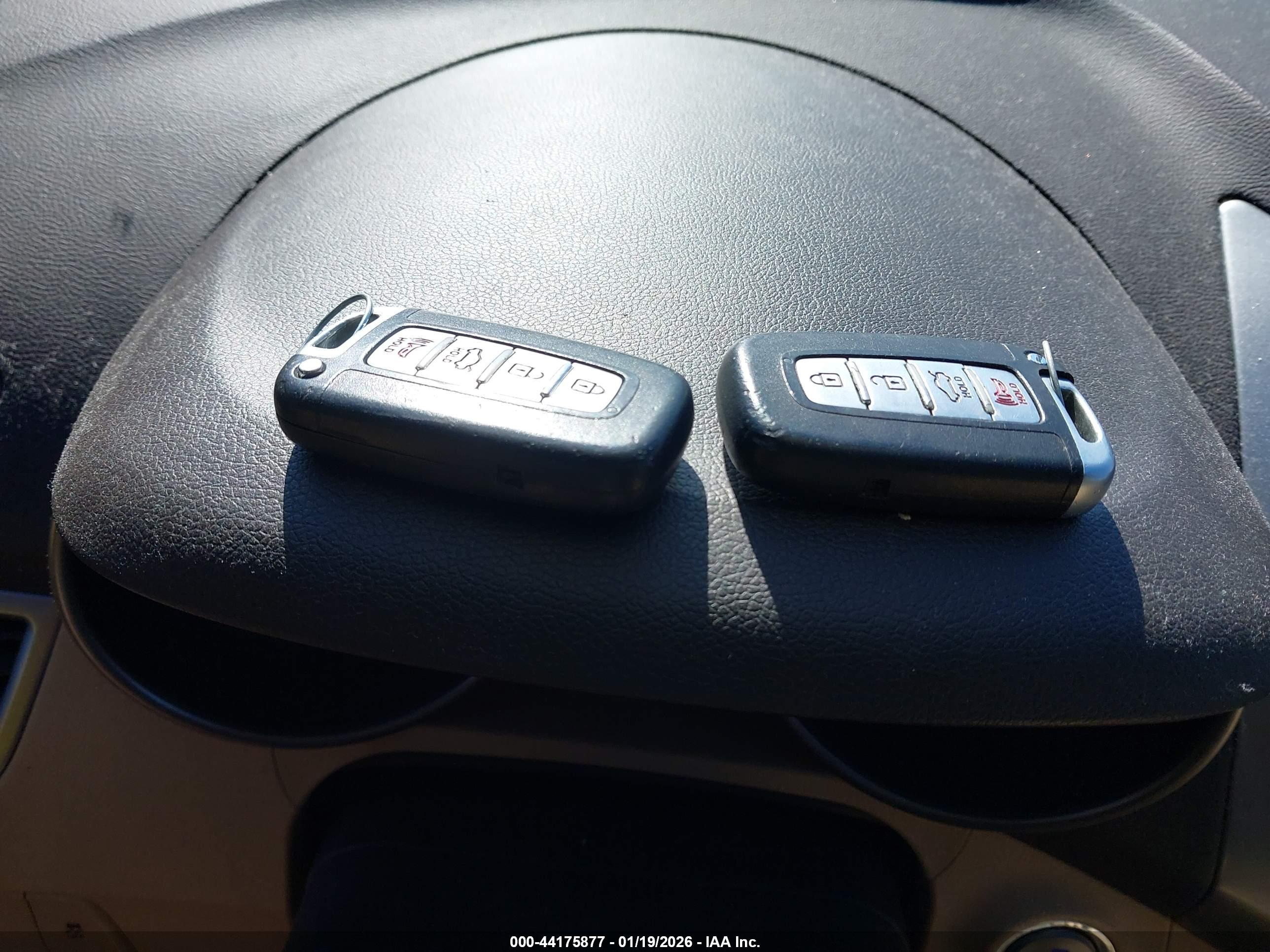 HYUNDAI ELANTRA image 11