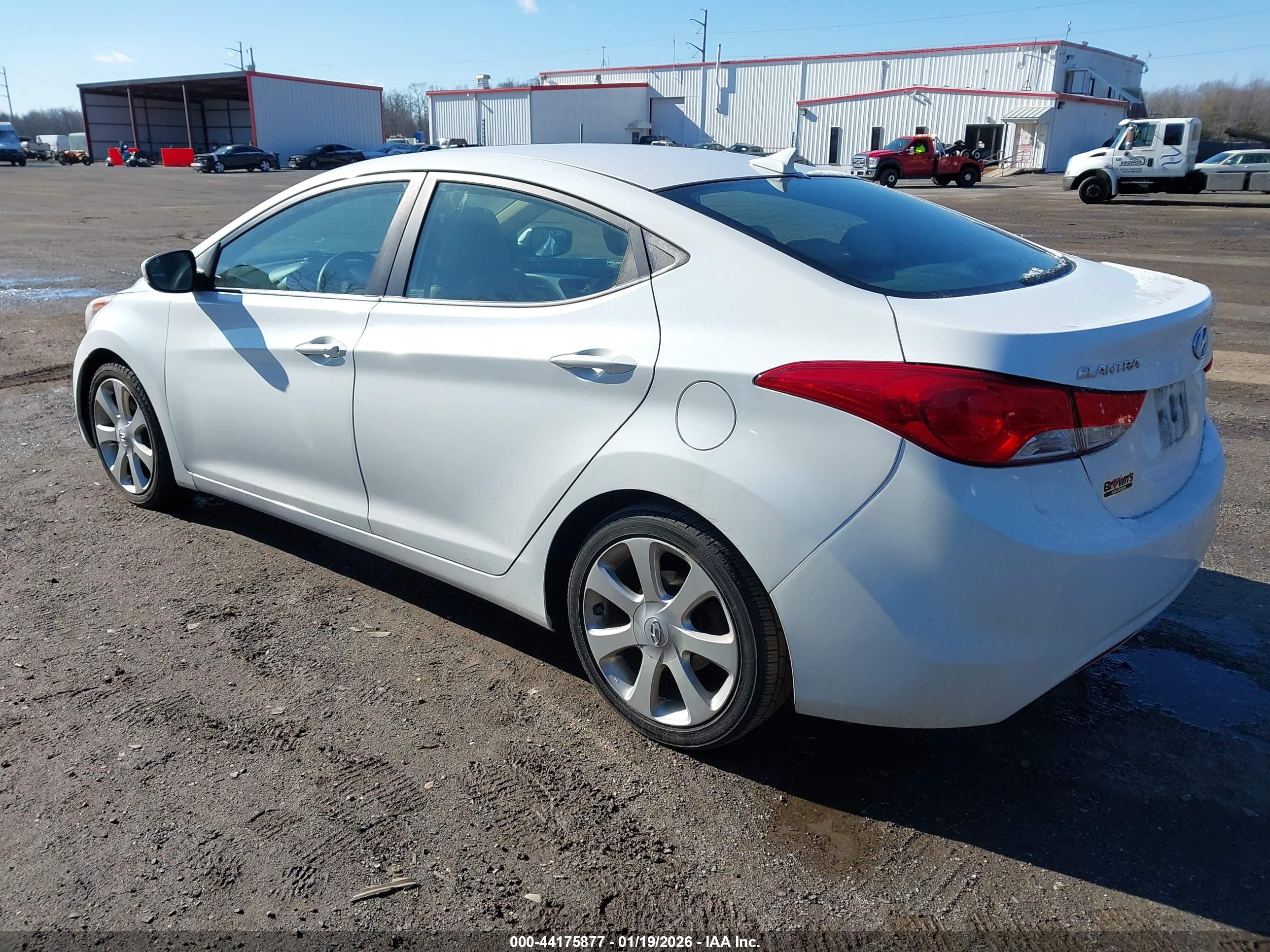 HYUNDAI ELANTRA image 3