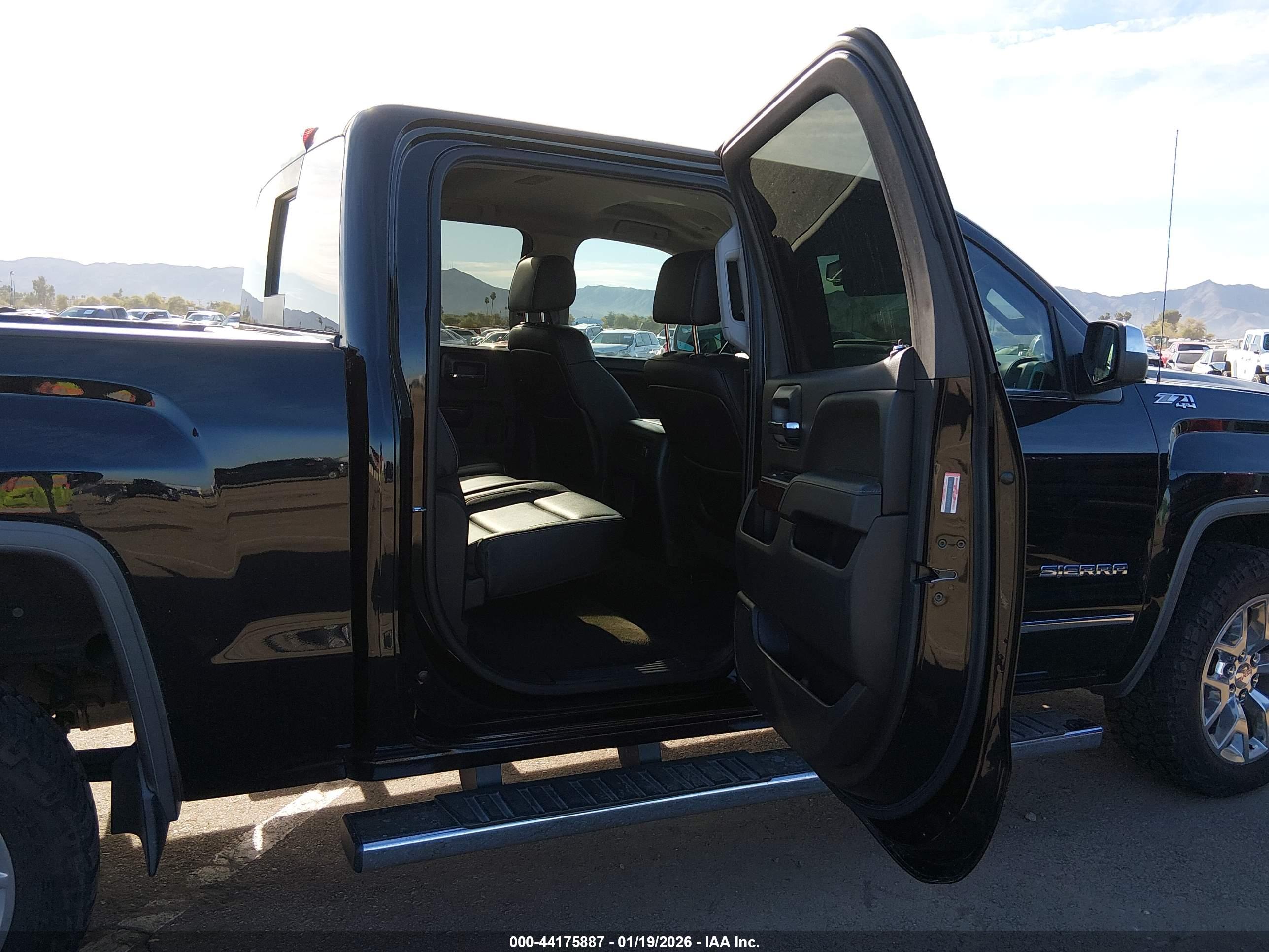 GMC SIERRA image 8