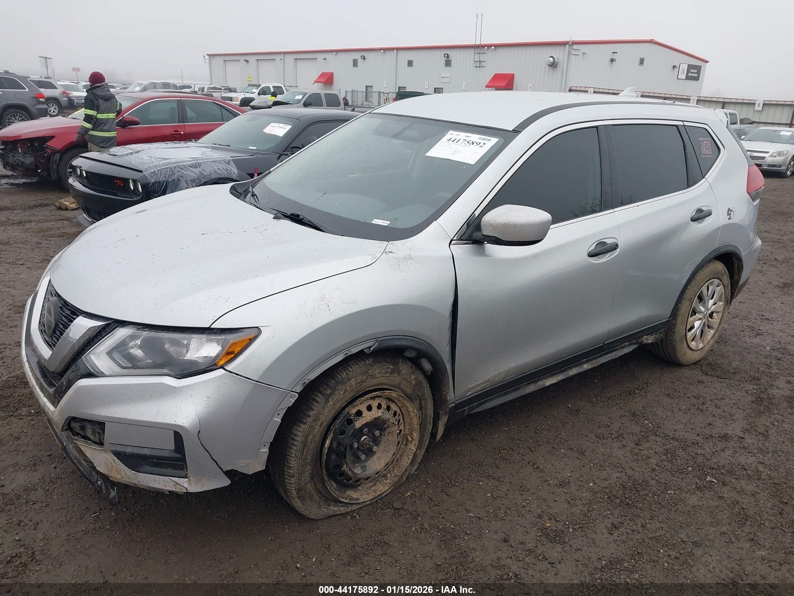 NISSAN ROGUE image 2