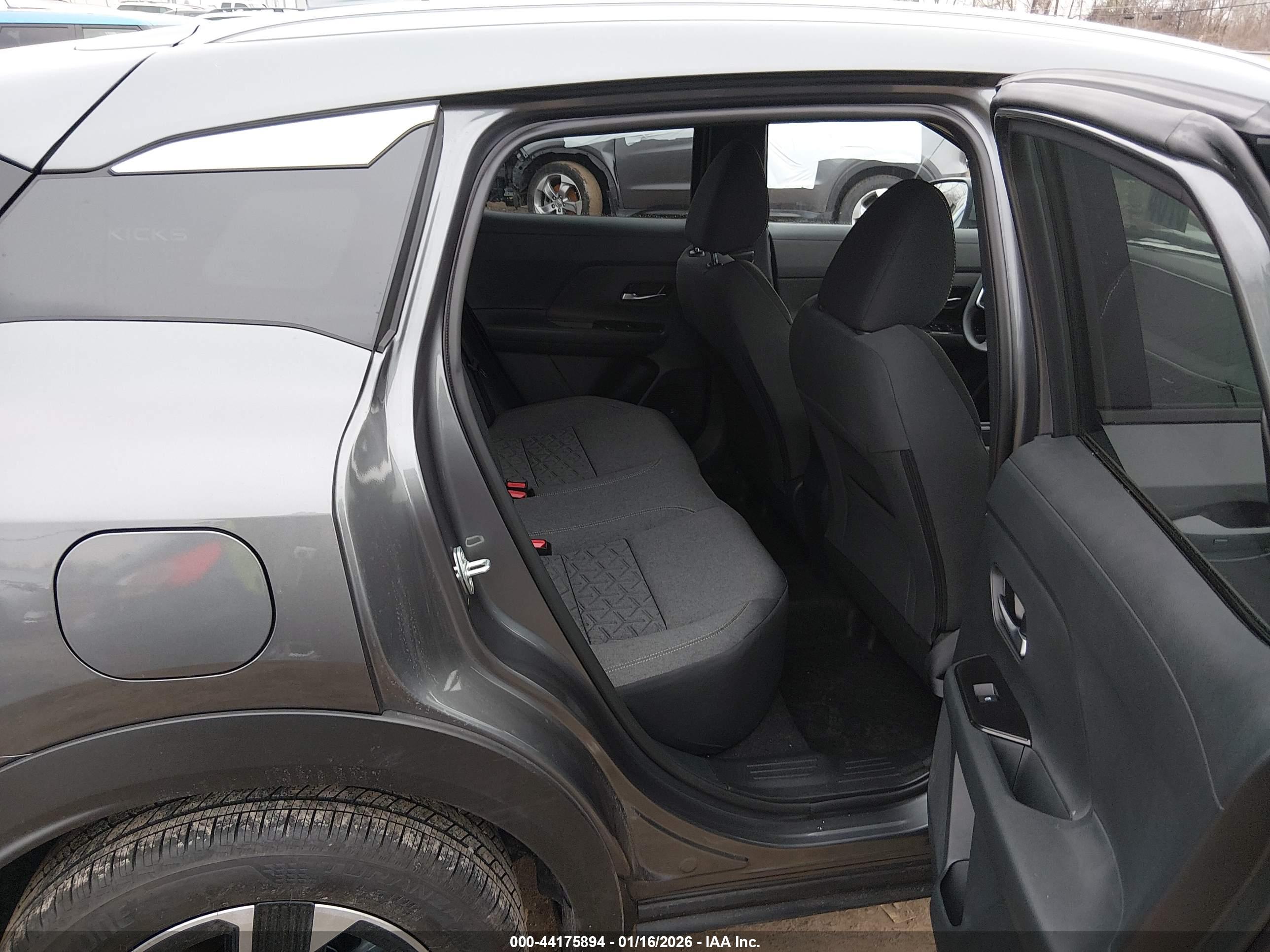 NISSAN KICKS image 8