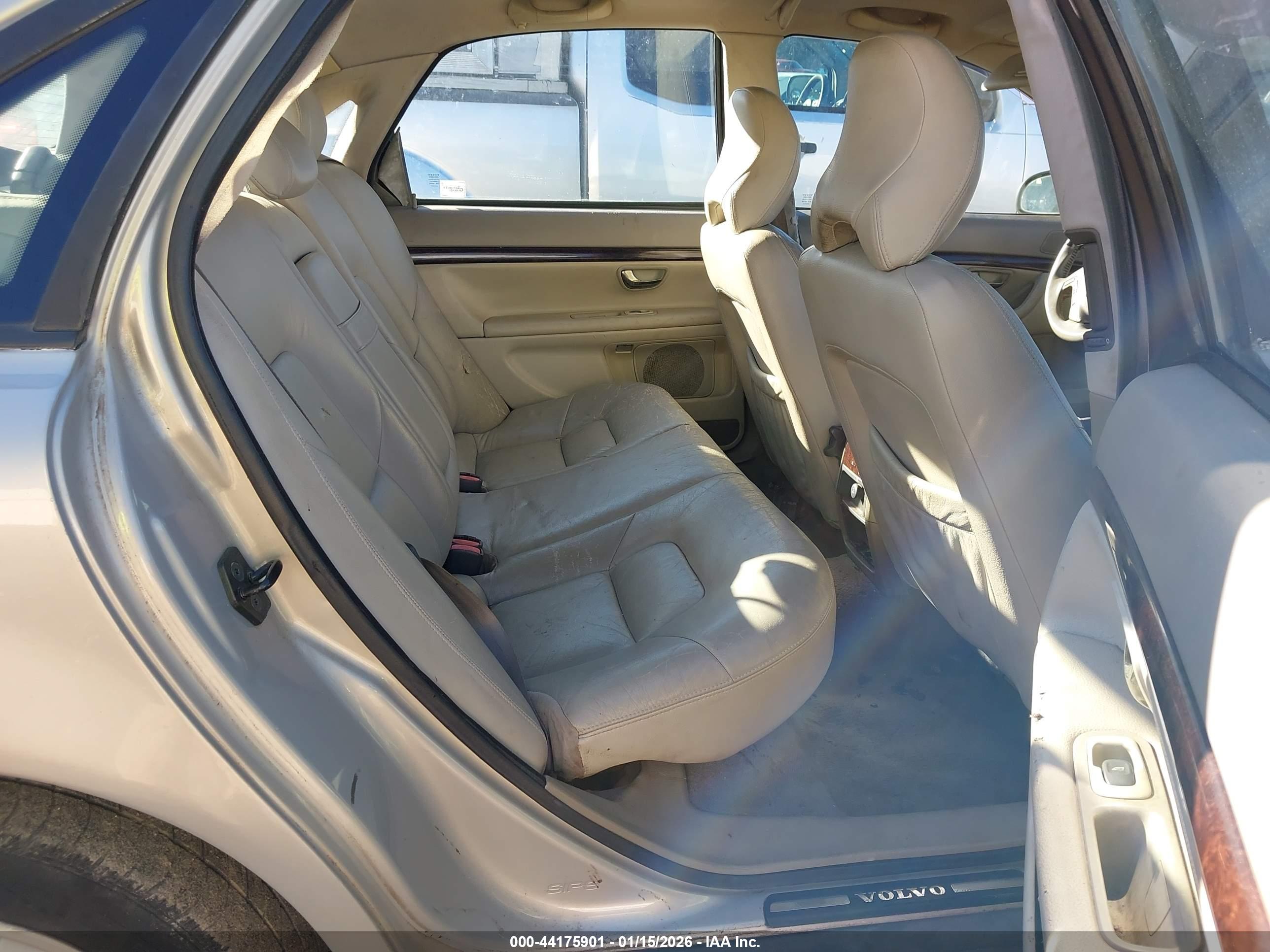 VOLVO S80 image 8