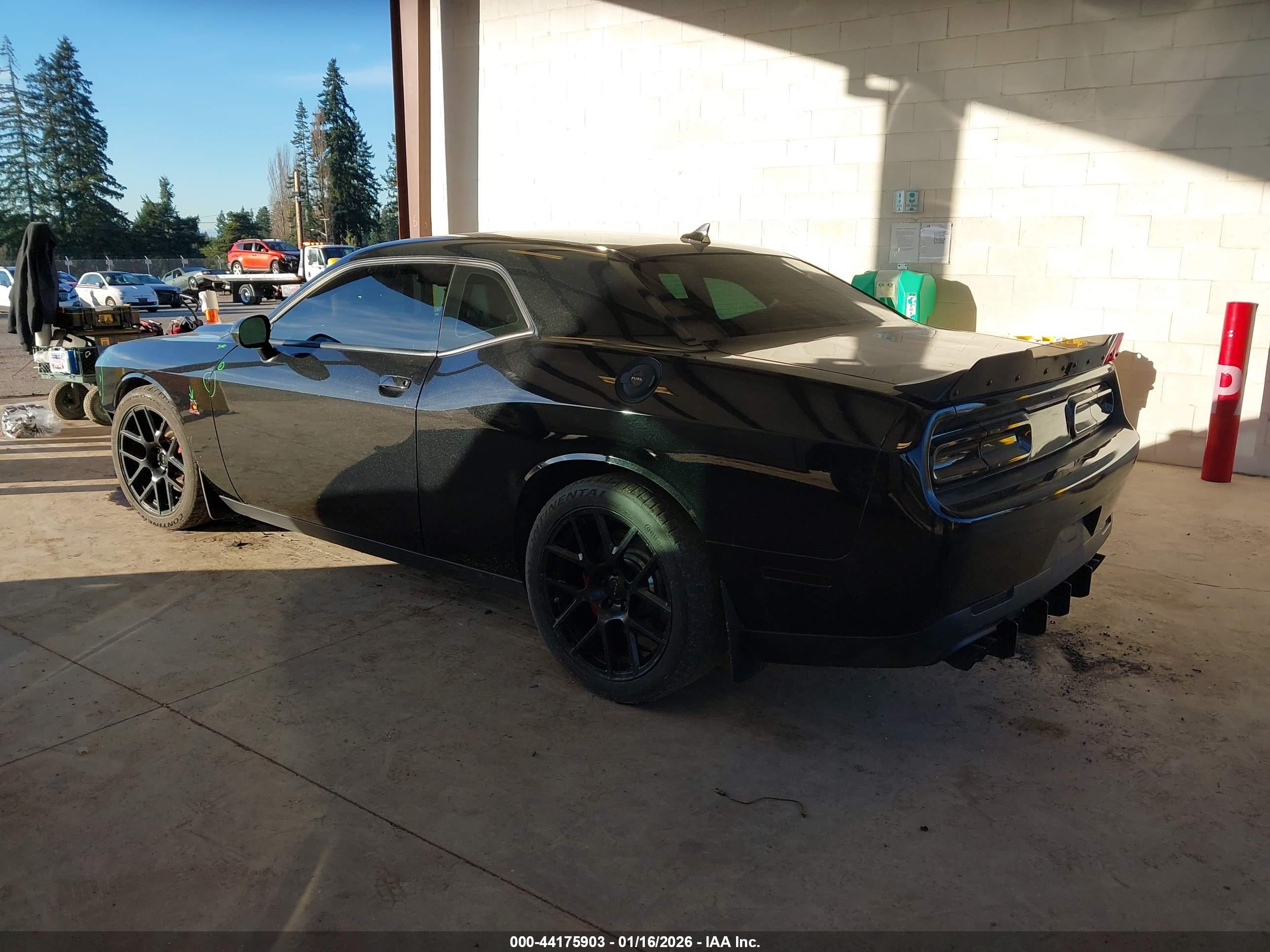 DODGE CHALLENGER image 3