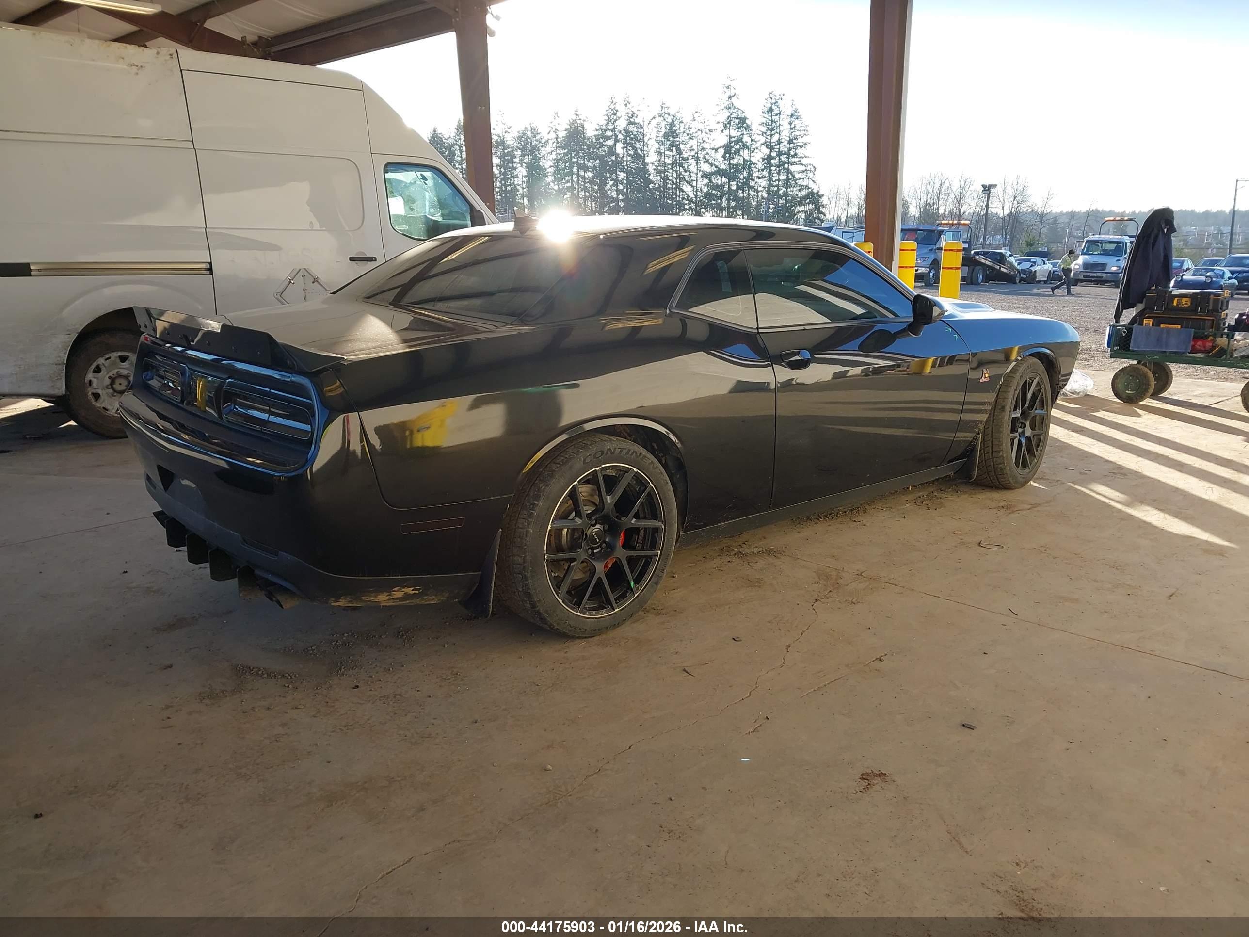 DODGE CHALLENGER image 4