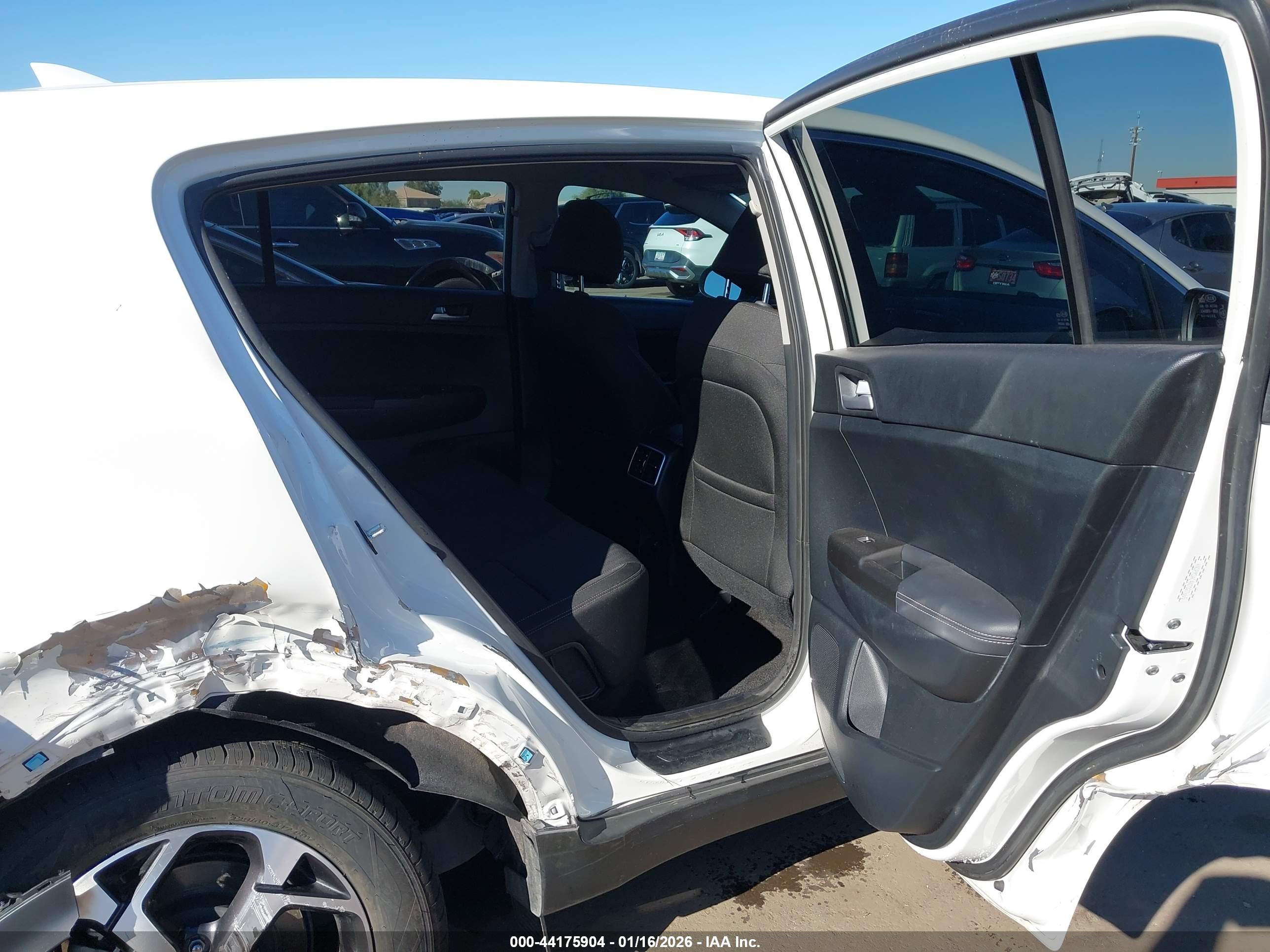 KIA SPORTAGE image 8