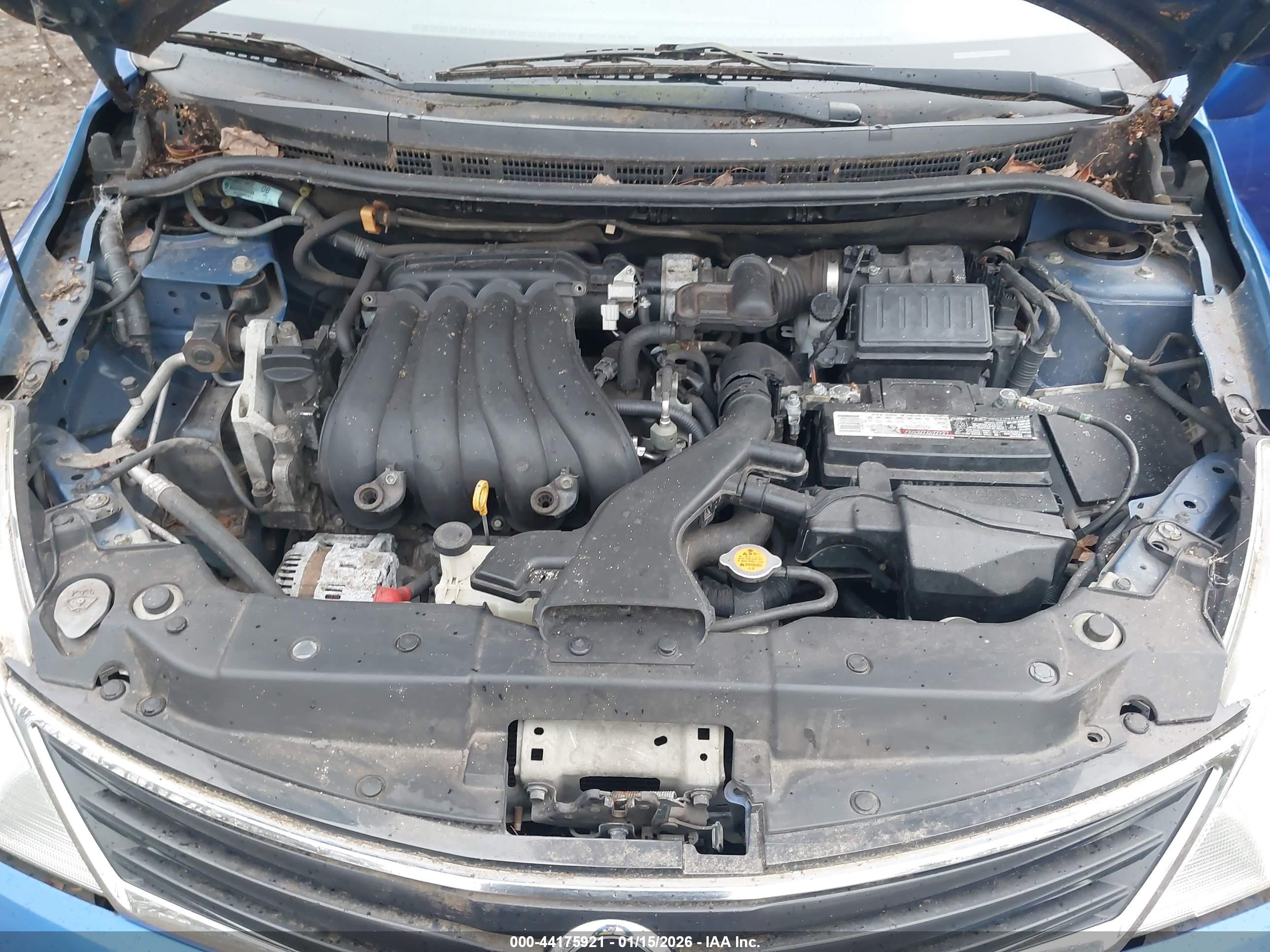 NISSAN VERSA image 10