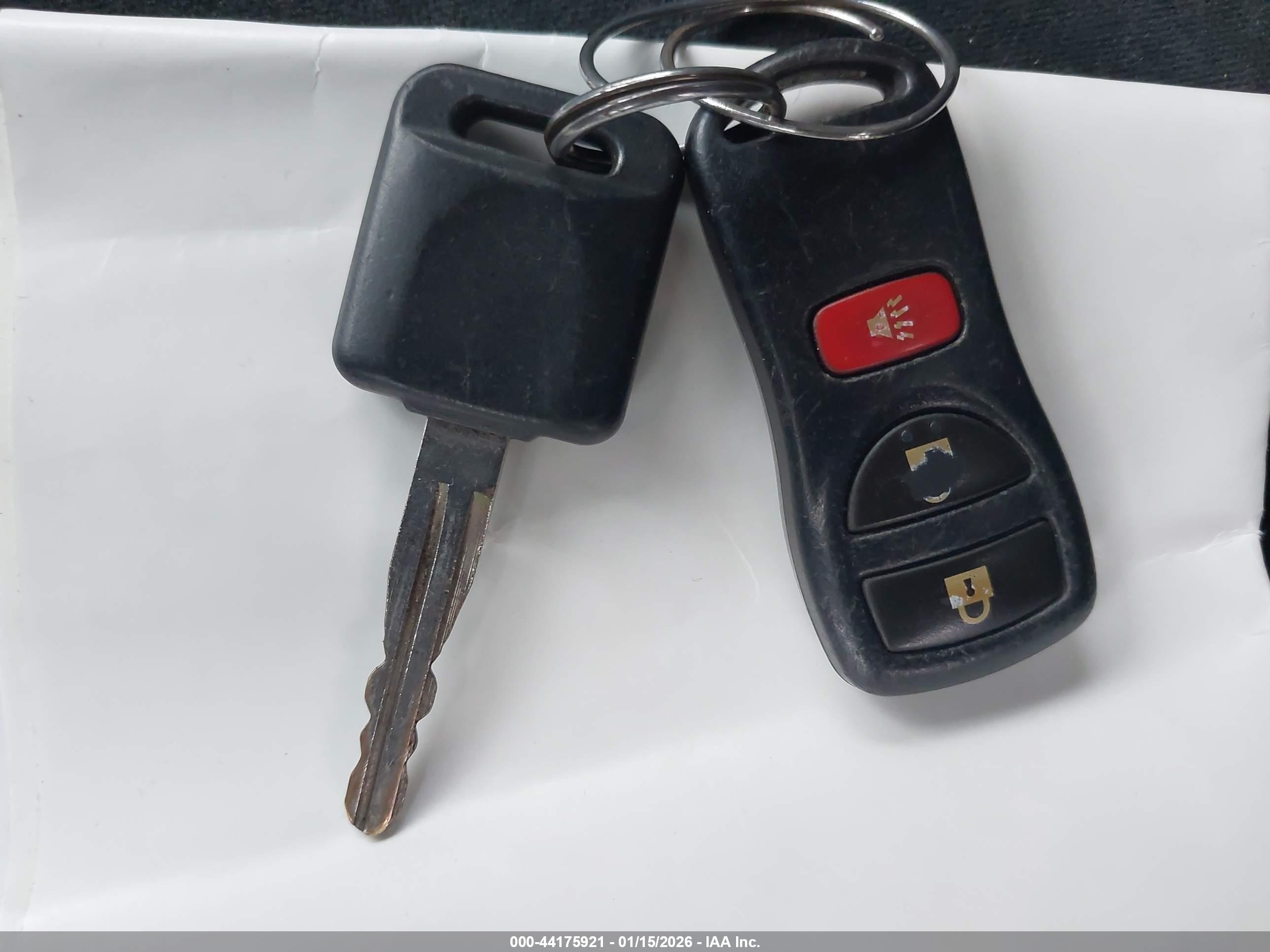 NISSAN VERSA image 11