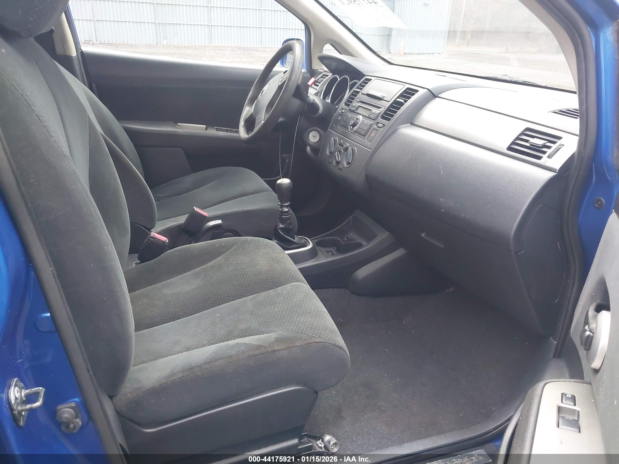NISSAN VERSA image 5