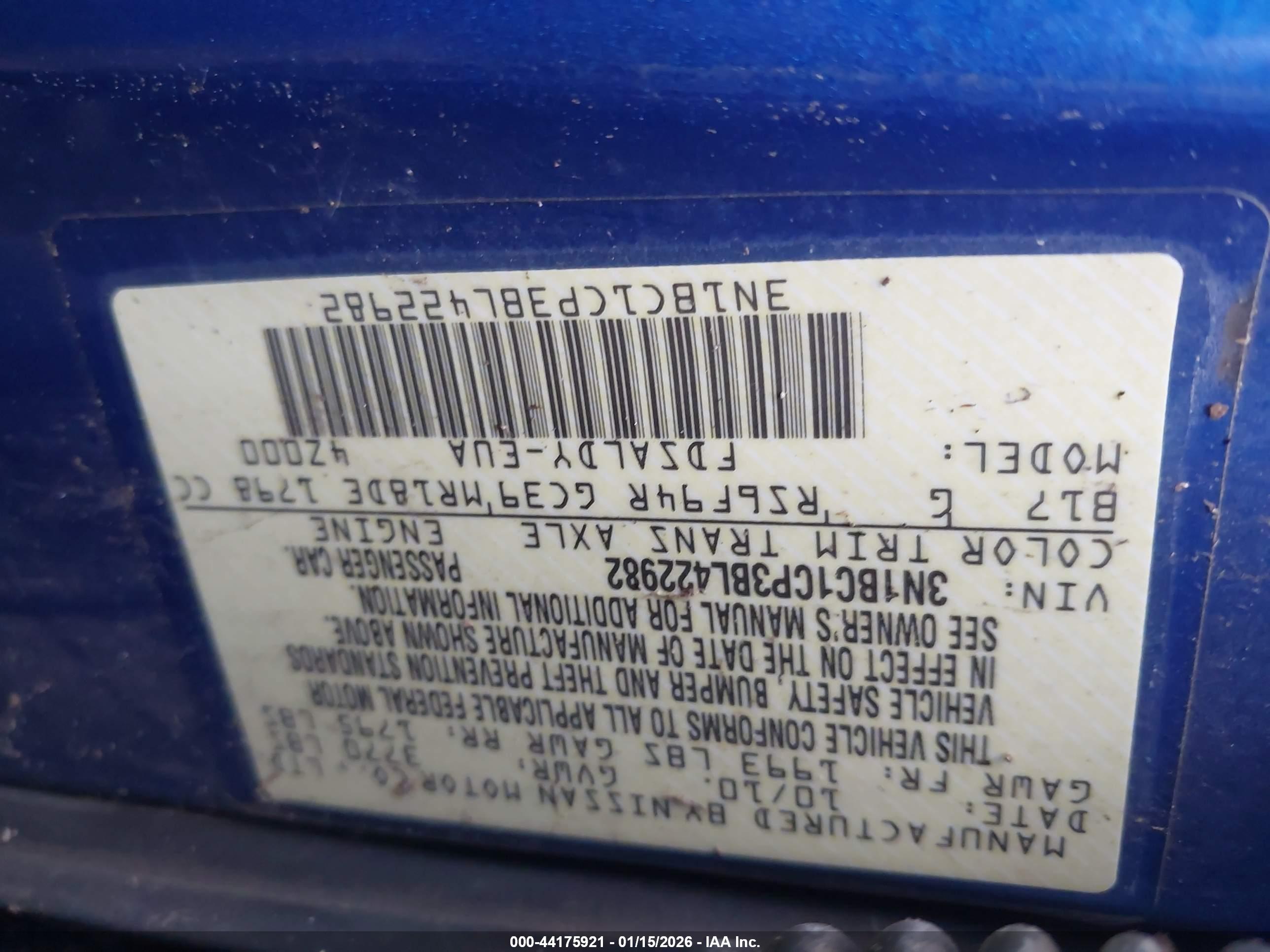 NISSAN VERSA image 9