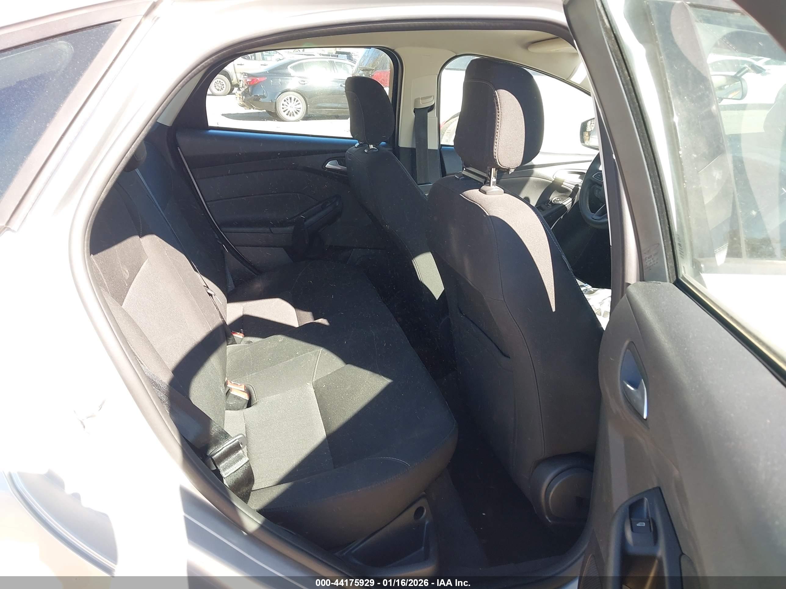 FORD FOCUS image 8