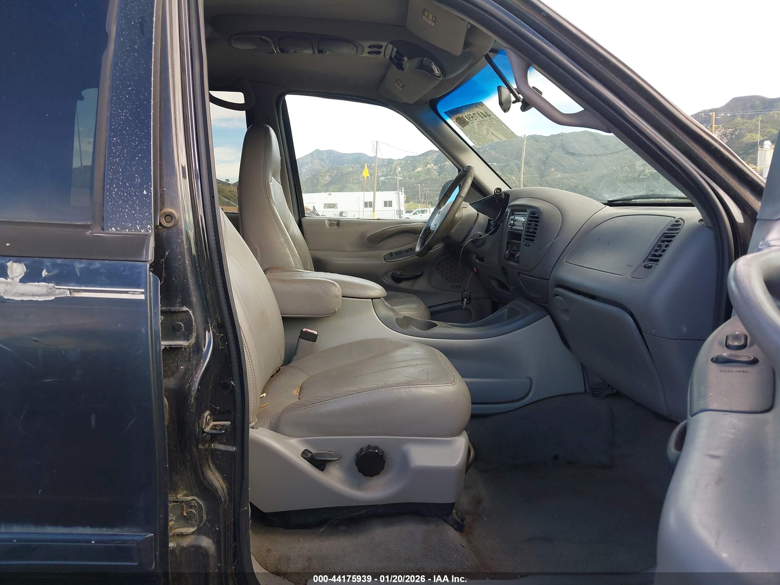 FORD EXPEDITION image 5