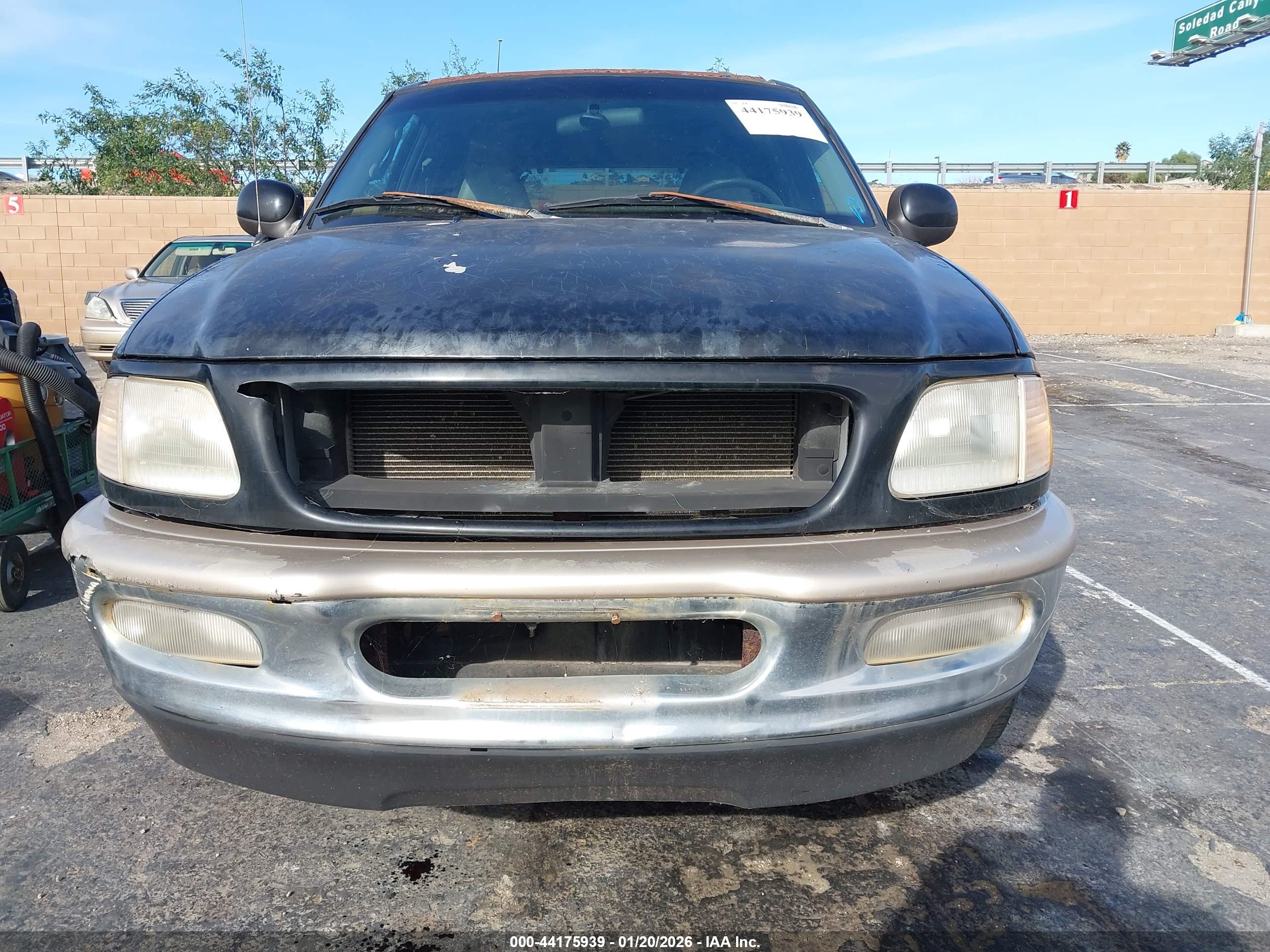 FORD EXPEDITION image 6
