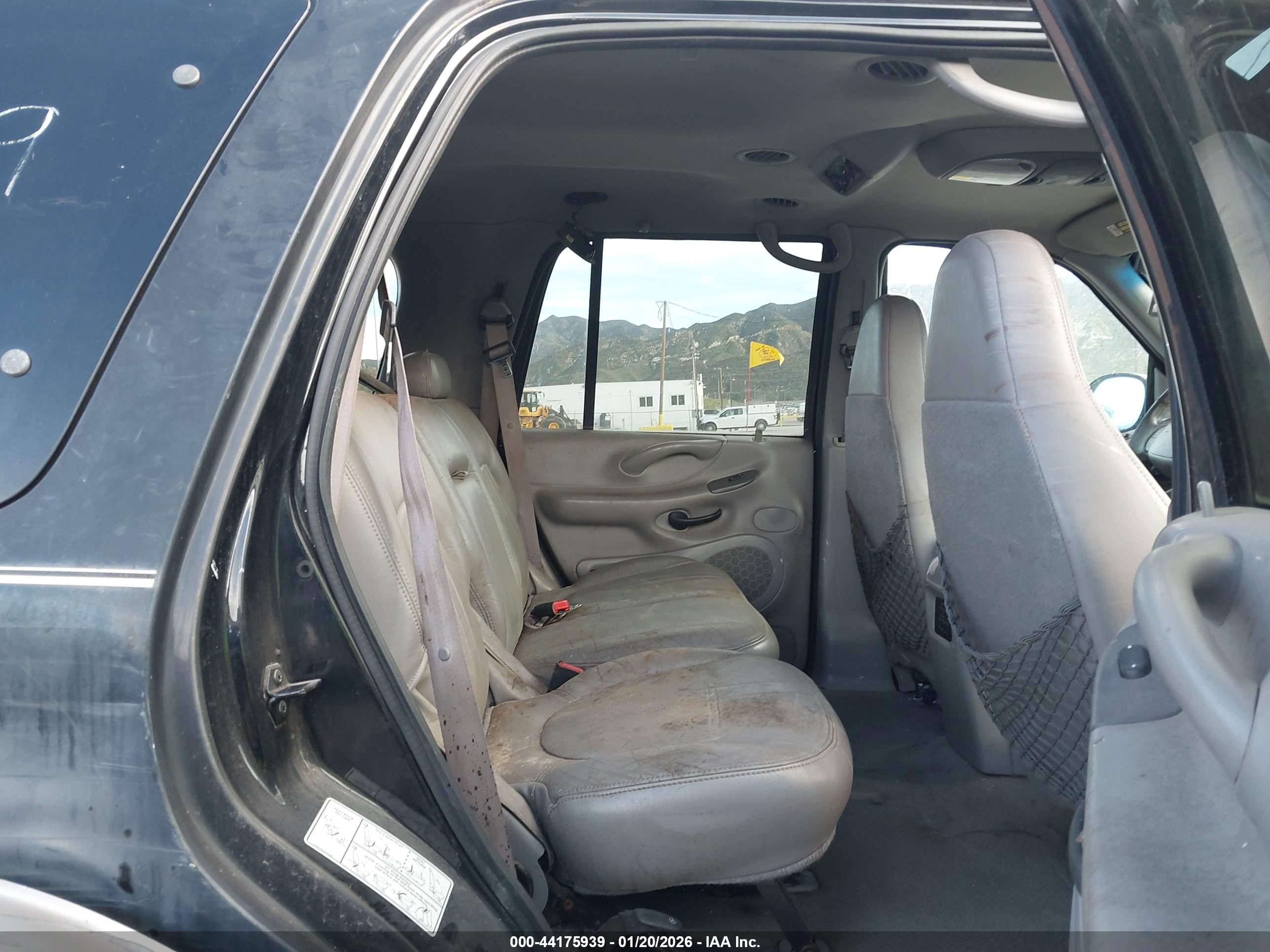 FORD EXPEDITION image 8