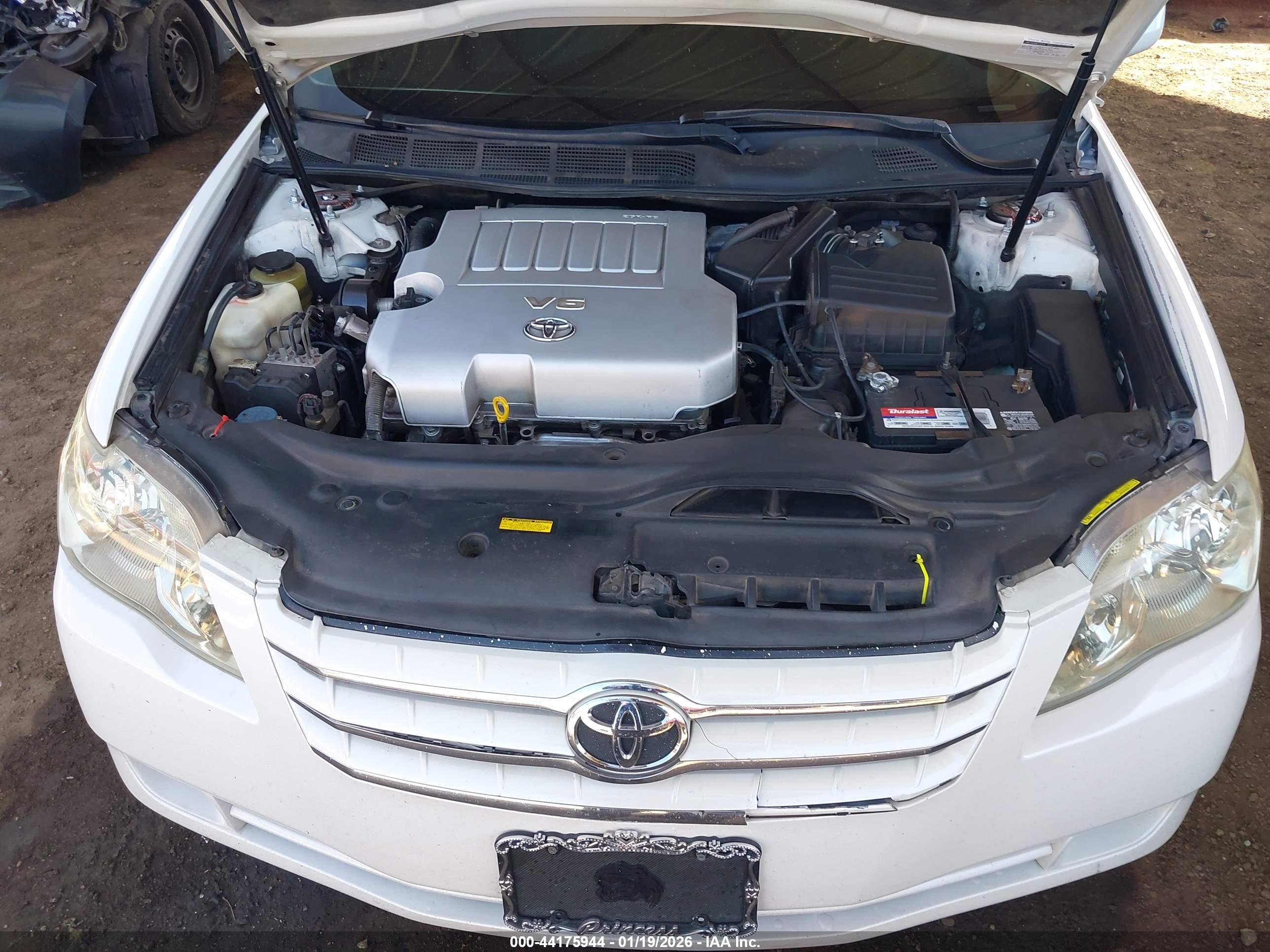 TOYOTA AVALON image 10