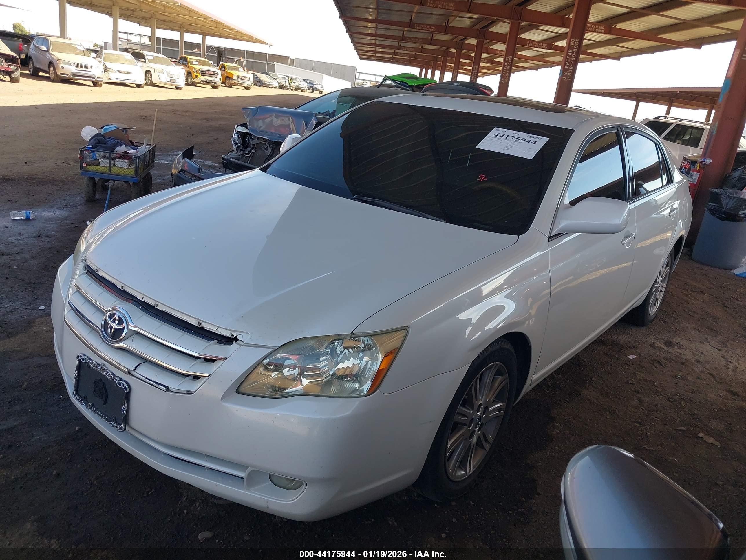 TOYOTA AVALON image 2
