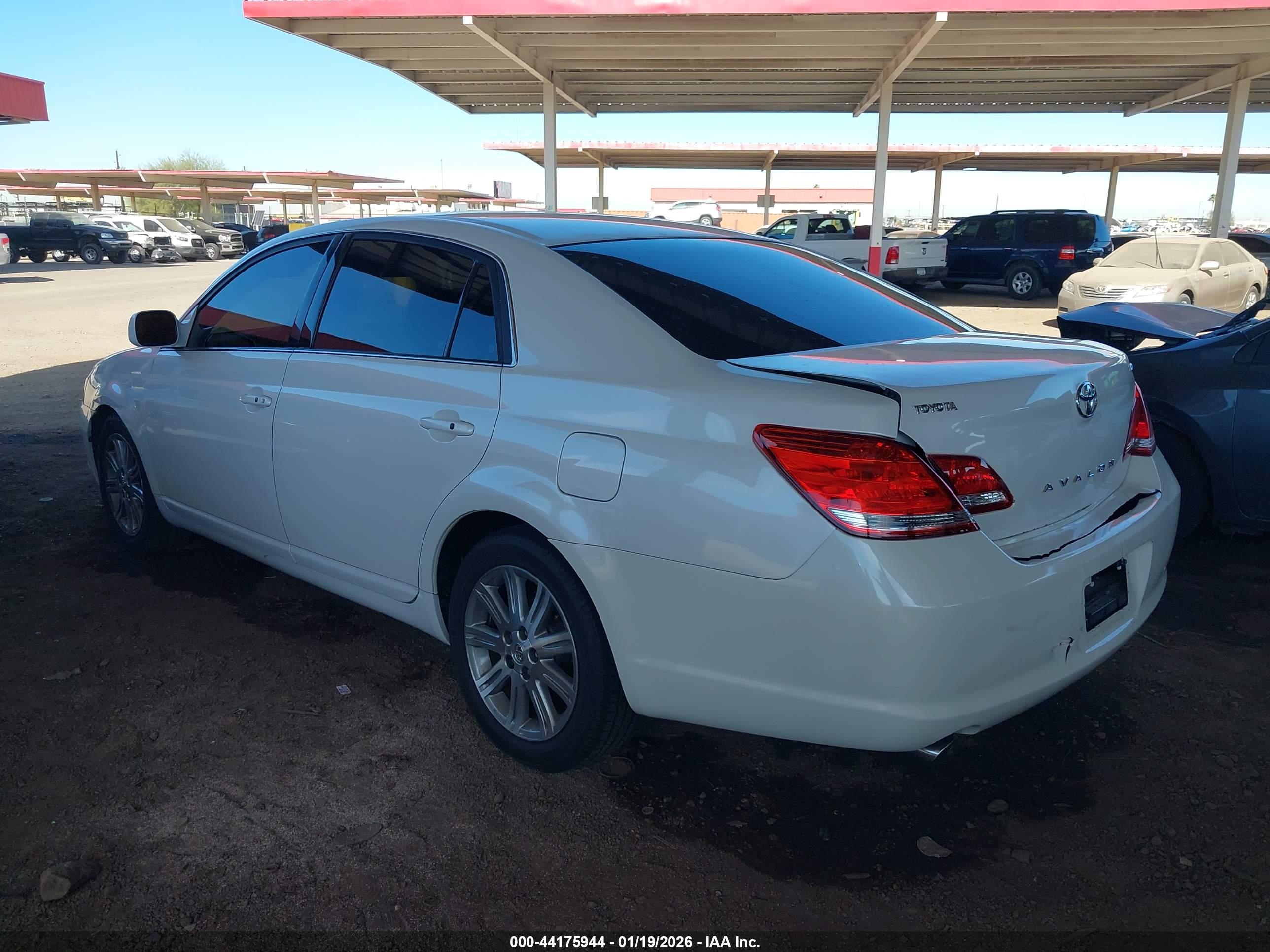 TOYOTA AVALON image 3
