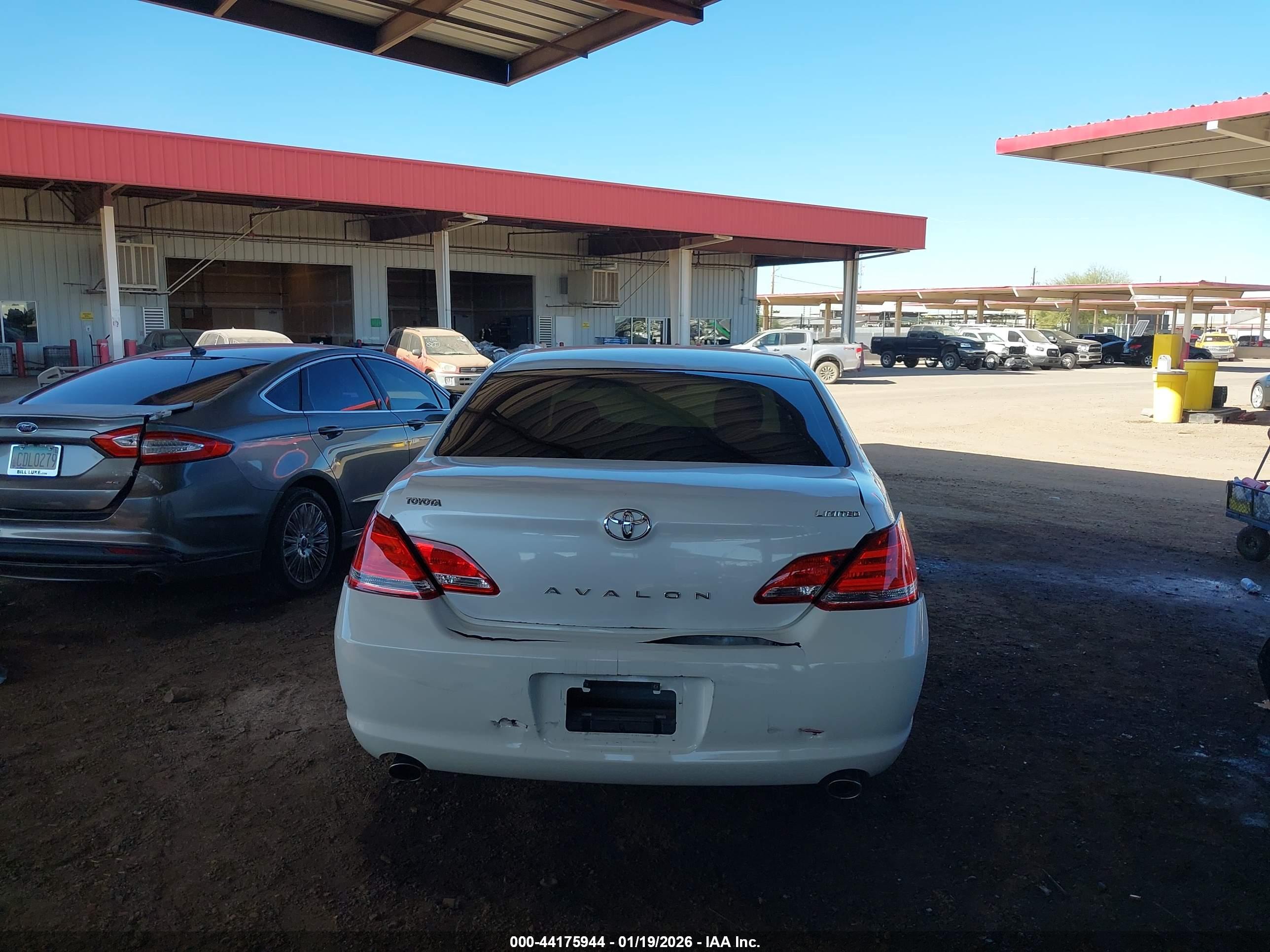 TOYOTA AVALON image 6