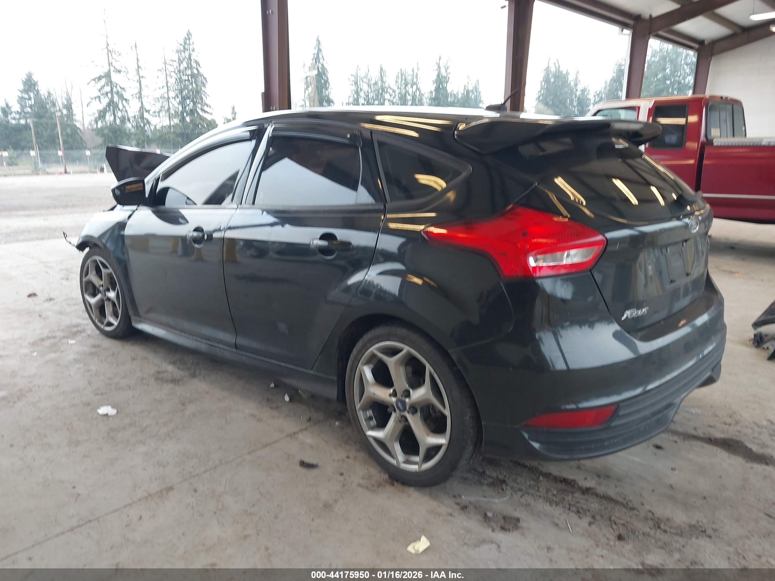 FORD FOCUS image 3