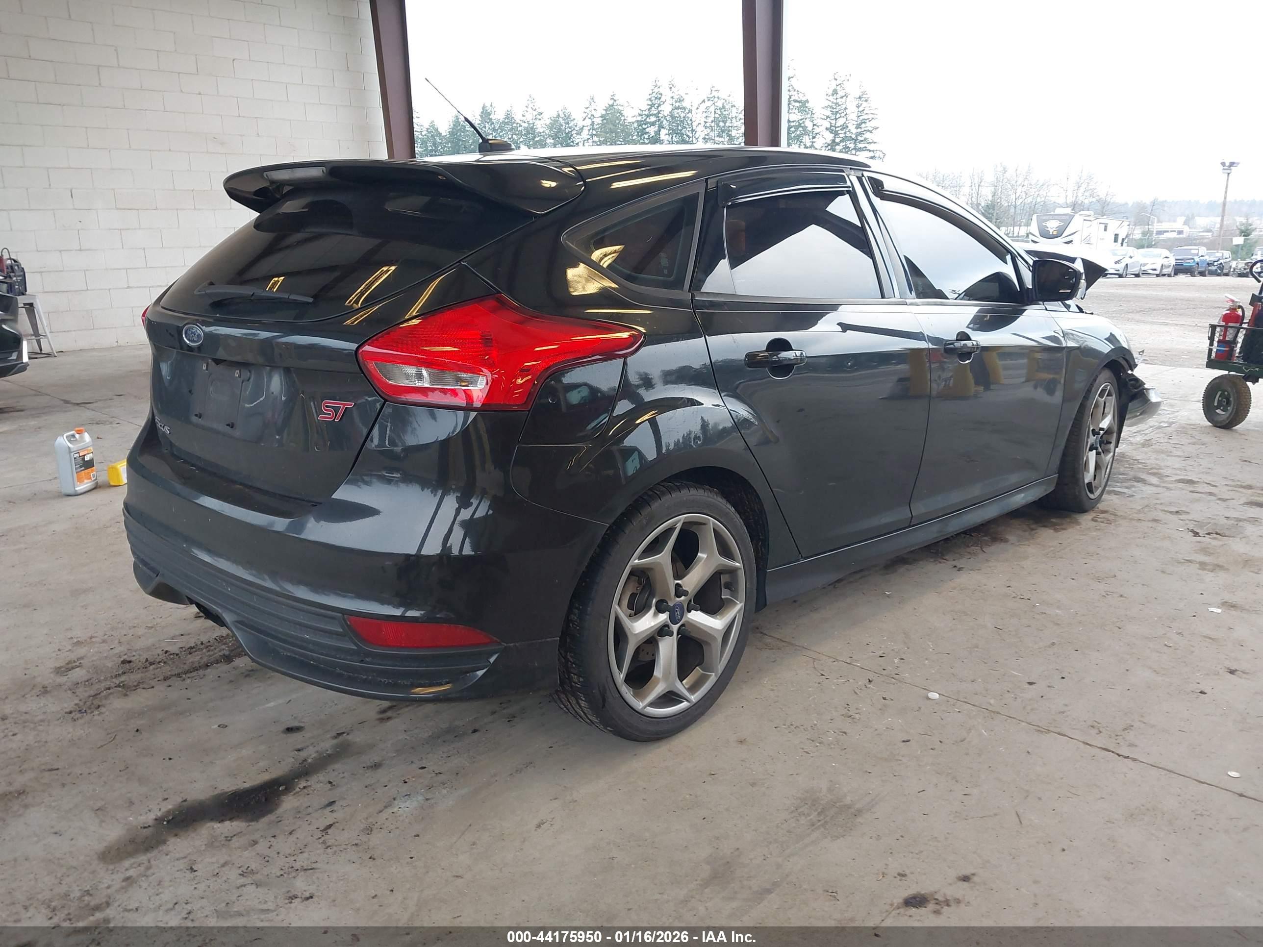 FORD FOCUS image 4