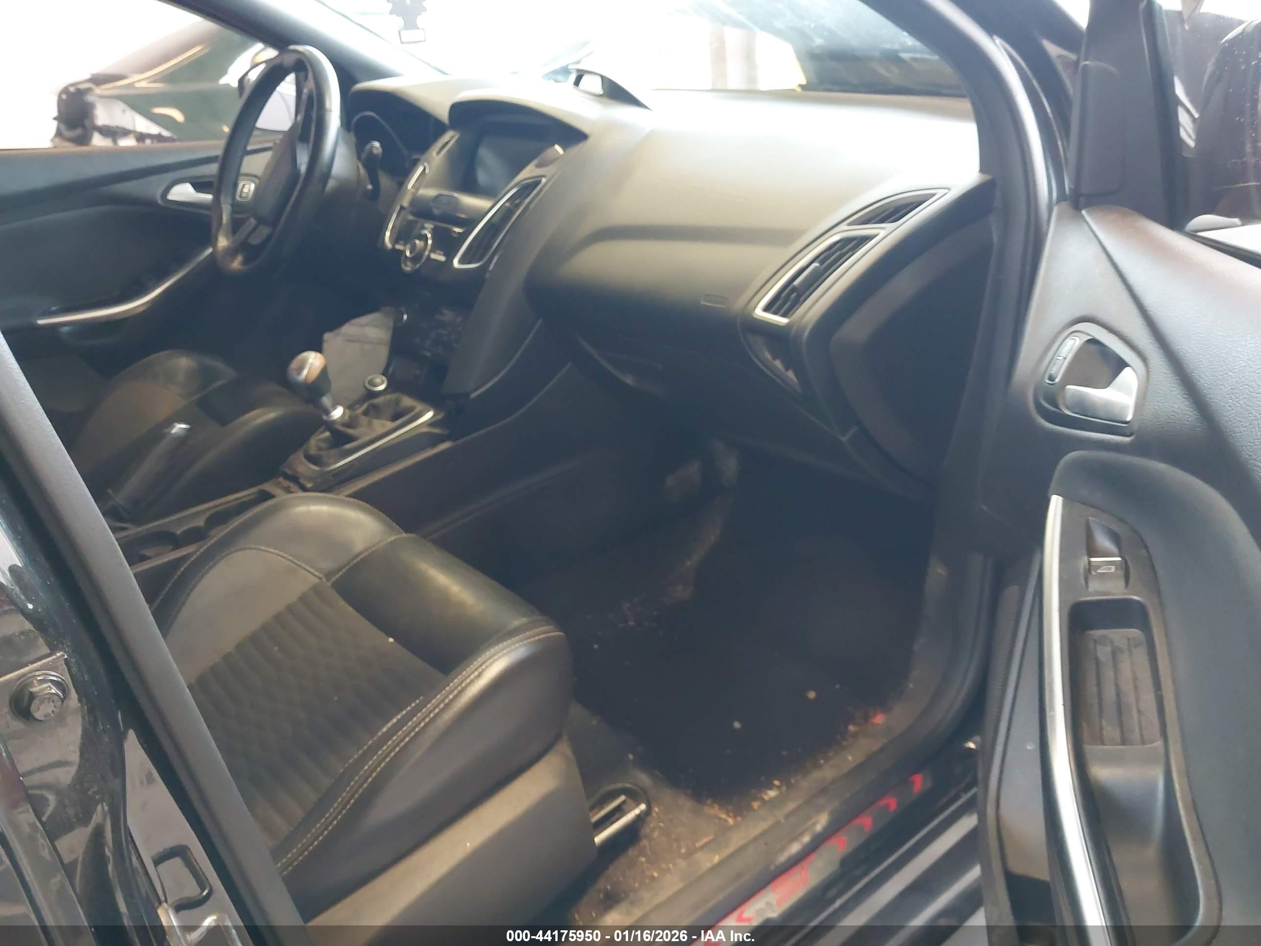 FORD FOCUS image 5
