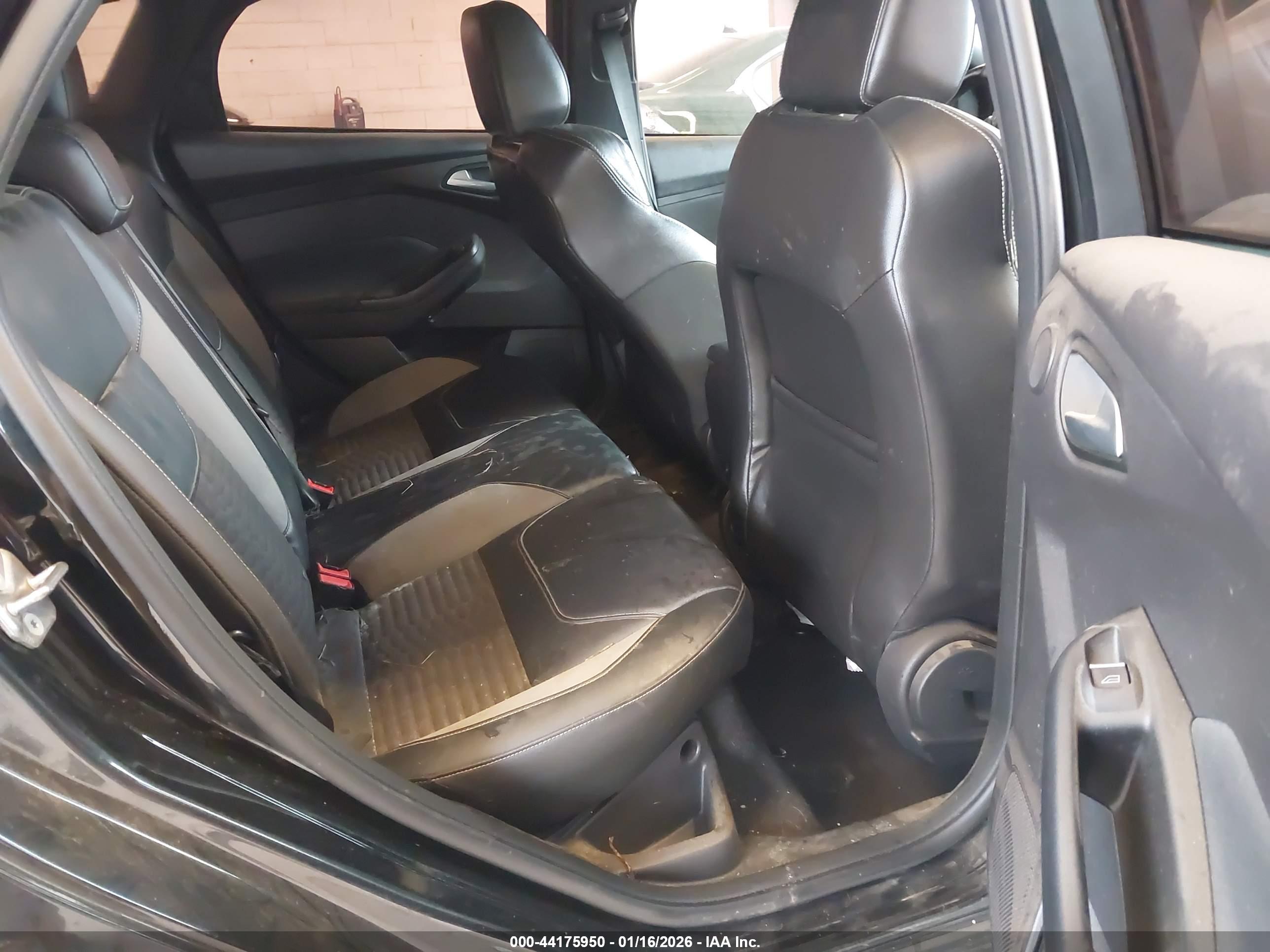 FORD FOCUS image 8
