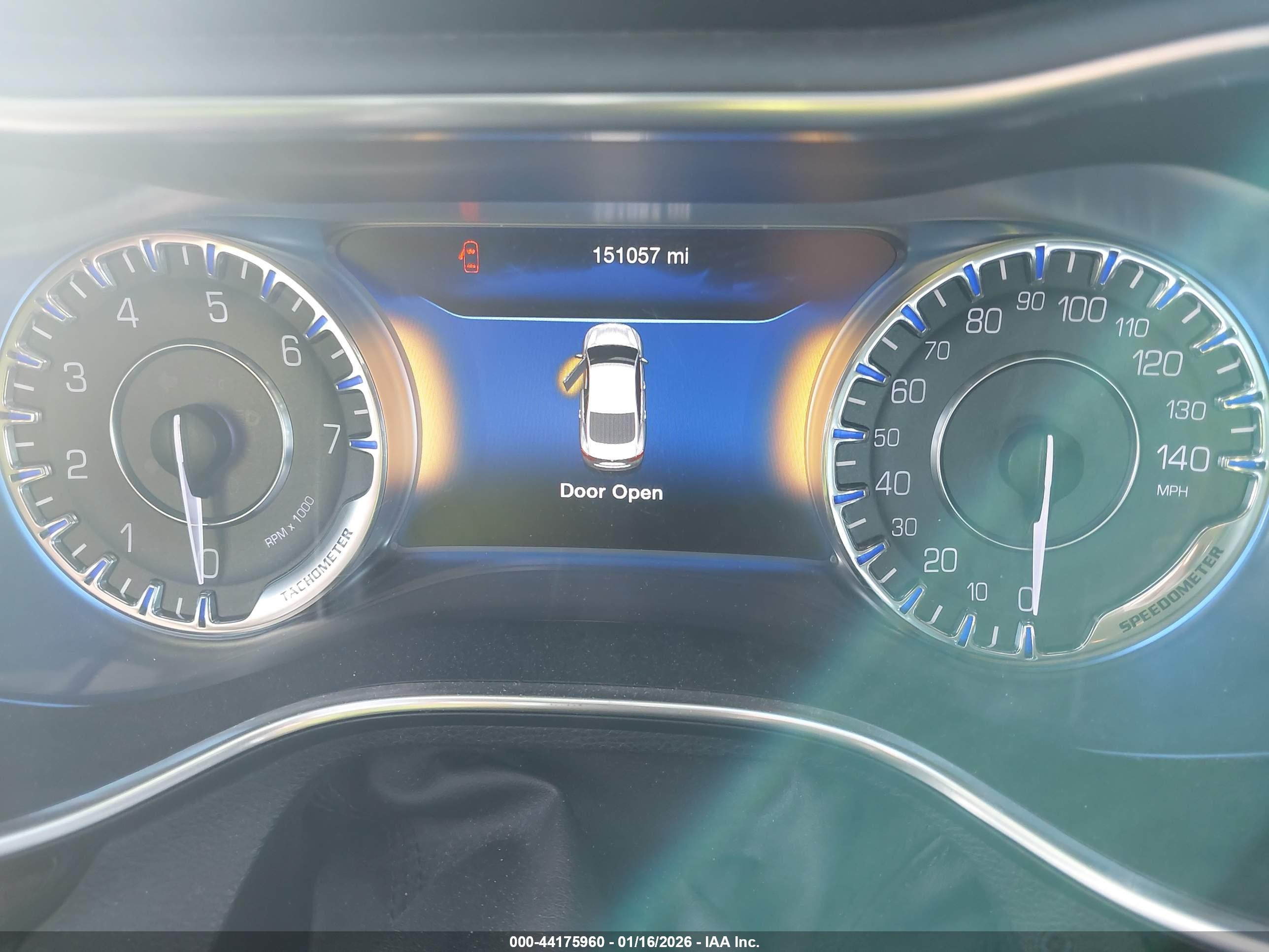 CHRYSLER 200 image 7